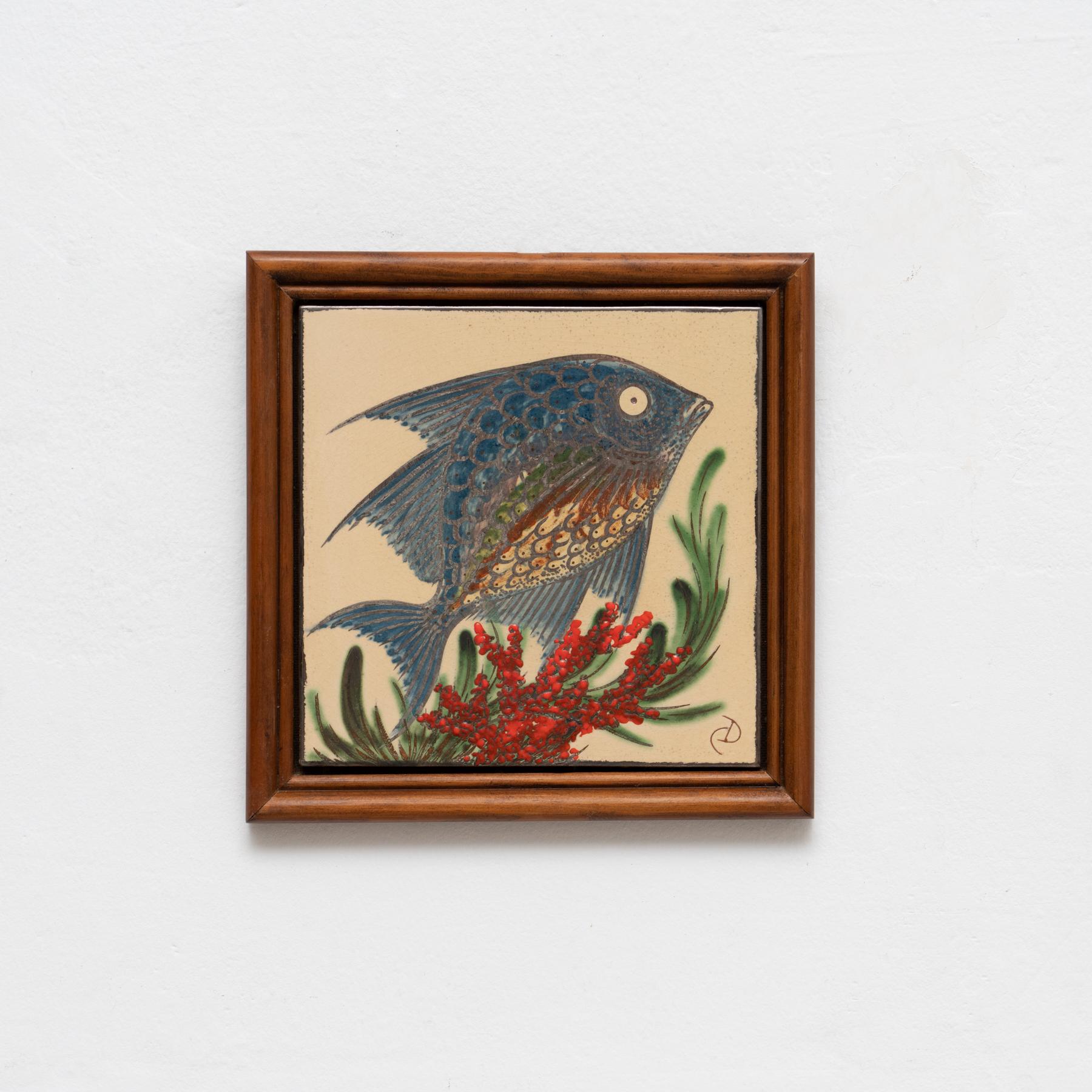 Ceramic hand painted artwork of a fish by Catalan artist Diaz Costa, circa 1960.
Framed. Signed.

In original condition, with minor wear consistent of age and use, preserving a beautiul patina.