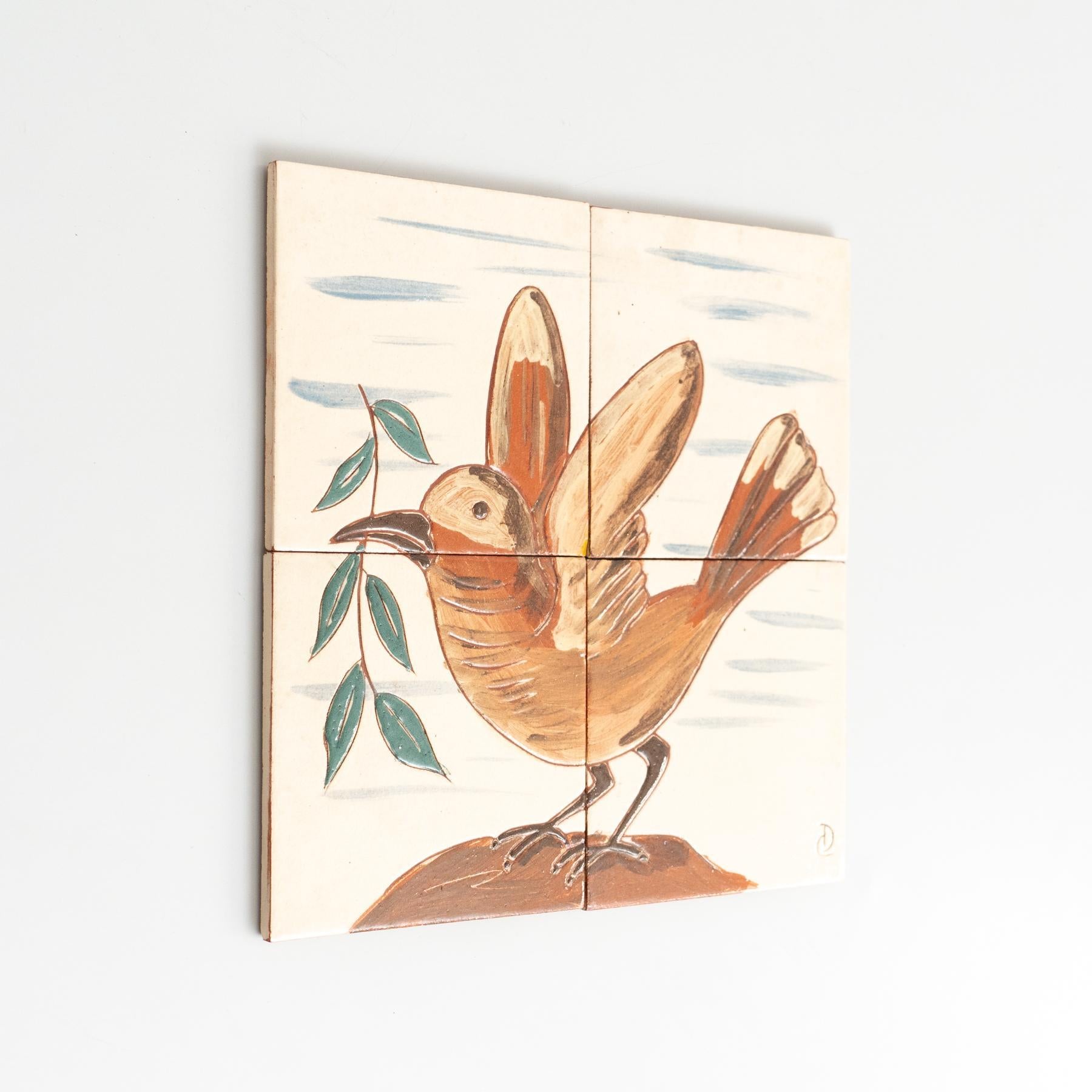 Mid-Century moderno Diaz Costa, opera d'arte in ceramica di metà secolo dipinta a mano con uccelli, 1960 circa in vendita