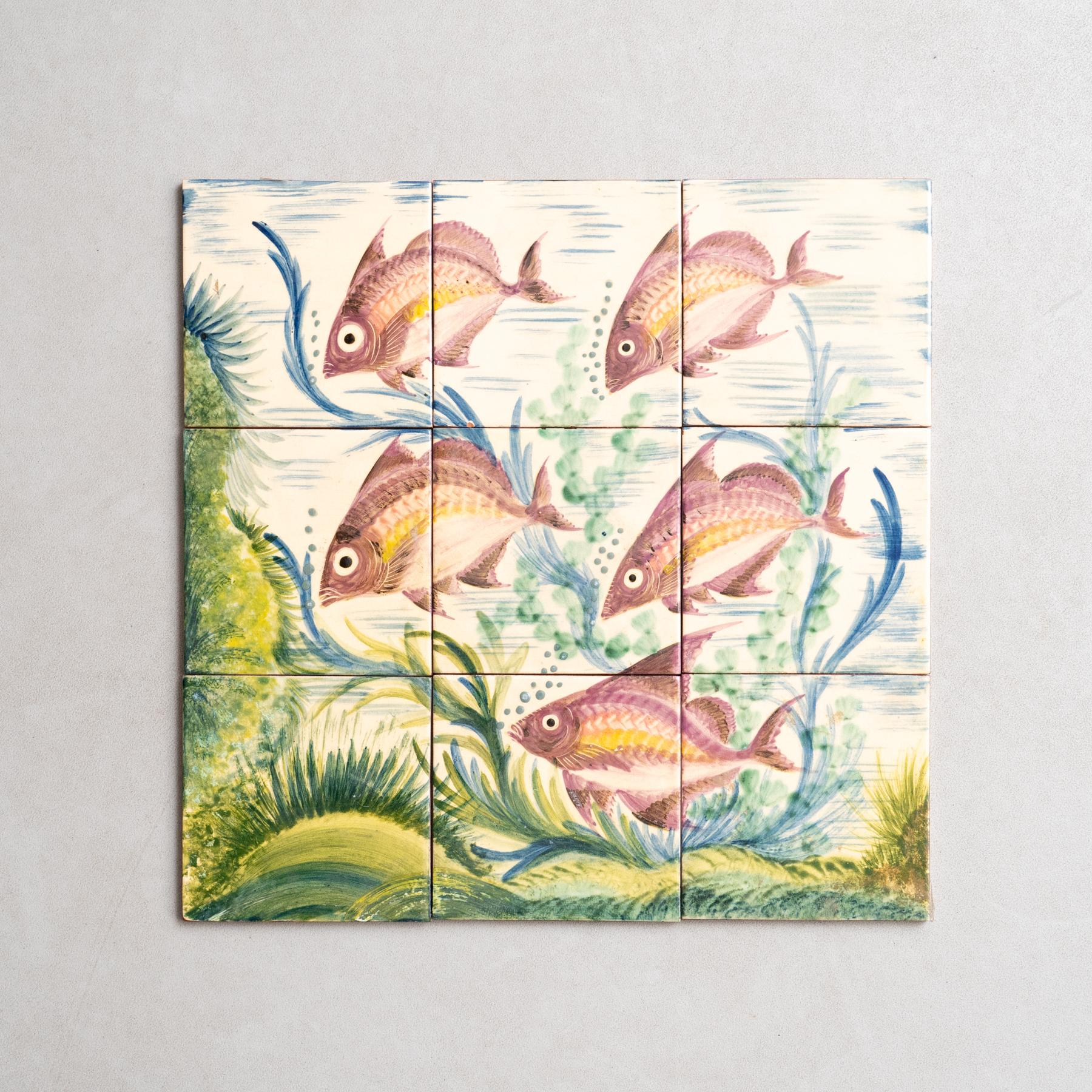 Ceramic hand painted large artwork of fishes by Catalan artist Diaz Costa, circa 1960.
Framed. Signed.

In original condition, with minor wear consistent of age and use, preserving a beautiul patina.

Tiles come separated, not attached.