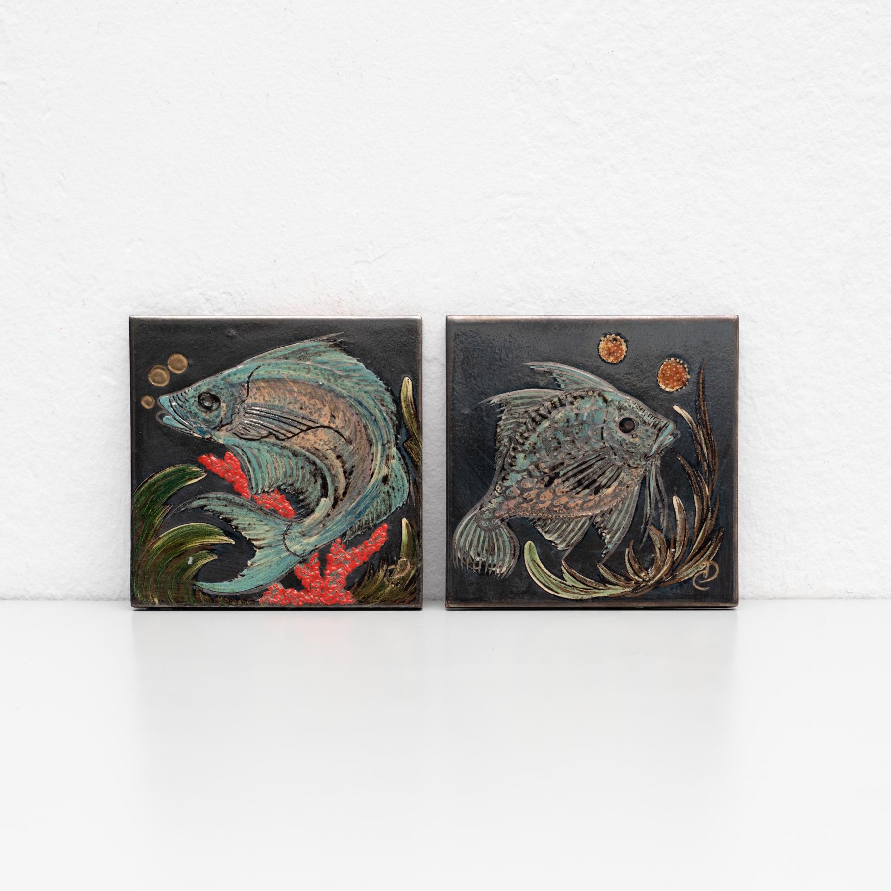 Ceramic hand painted artwork of a fish by Catalan artist Diaz Costa, circa 1960.
Signed.

In original condition, with minor wear consistent of age and use, preserving a beautiul patina.