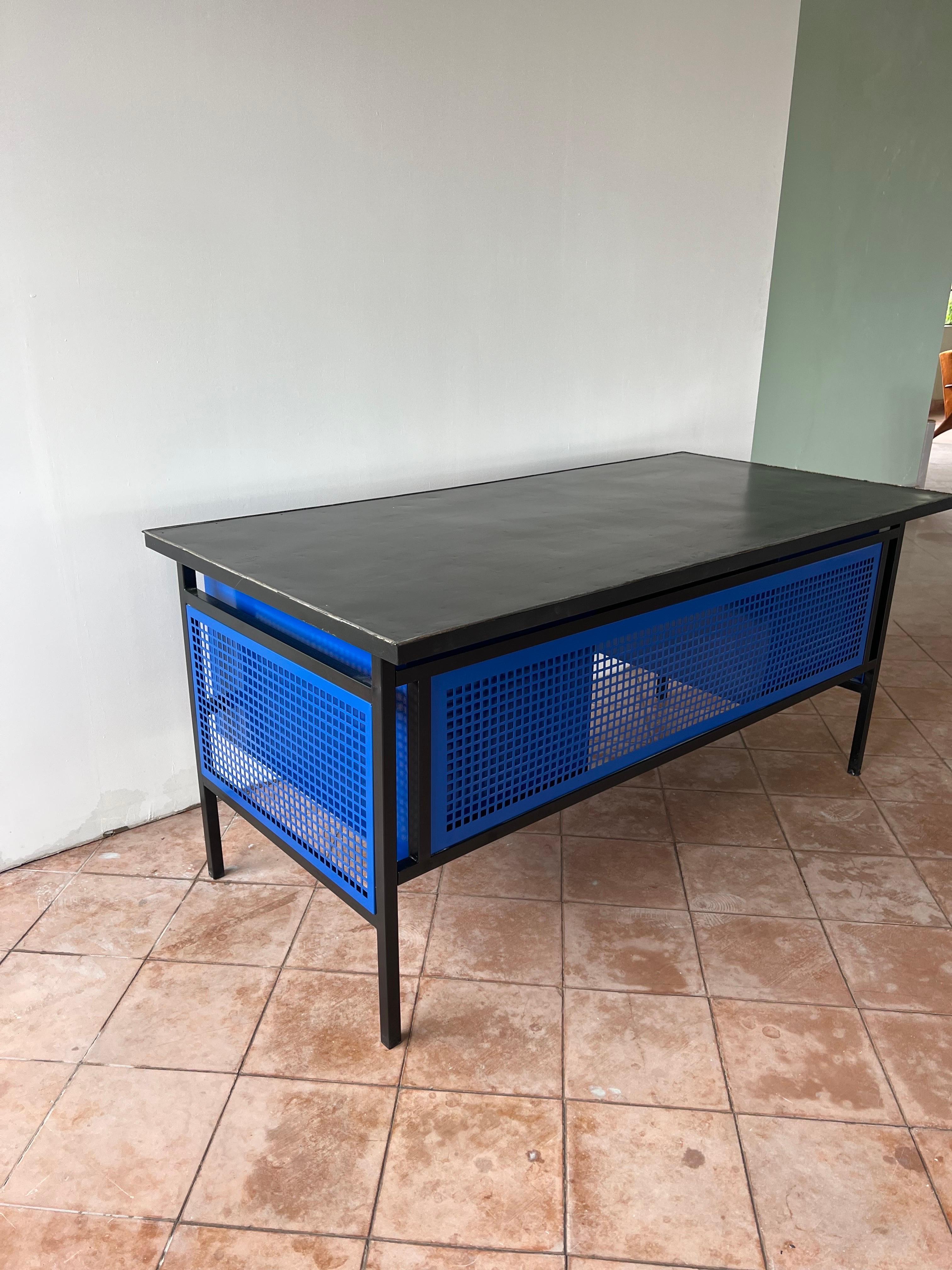 Díaz Infante Desk for DM Nacional In Fair Condition For Sale In San Pedro Garza Garcia, Nuevo Leon