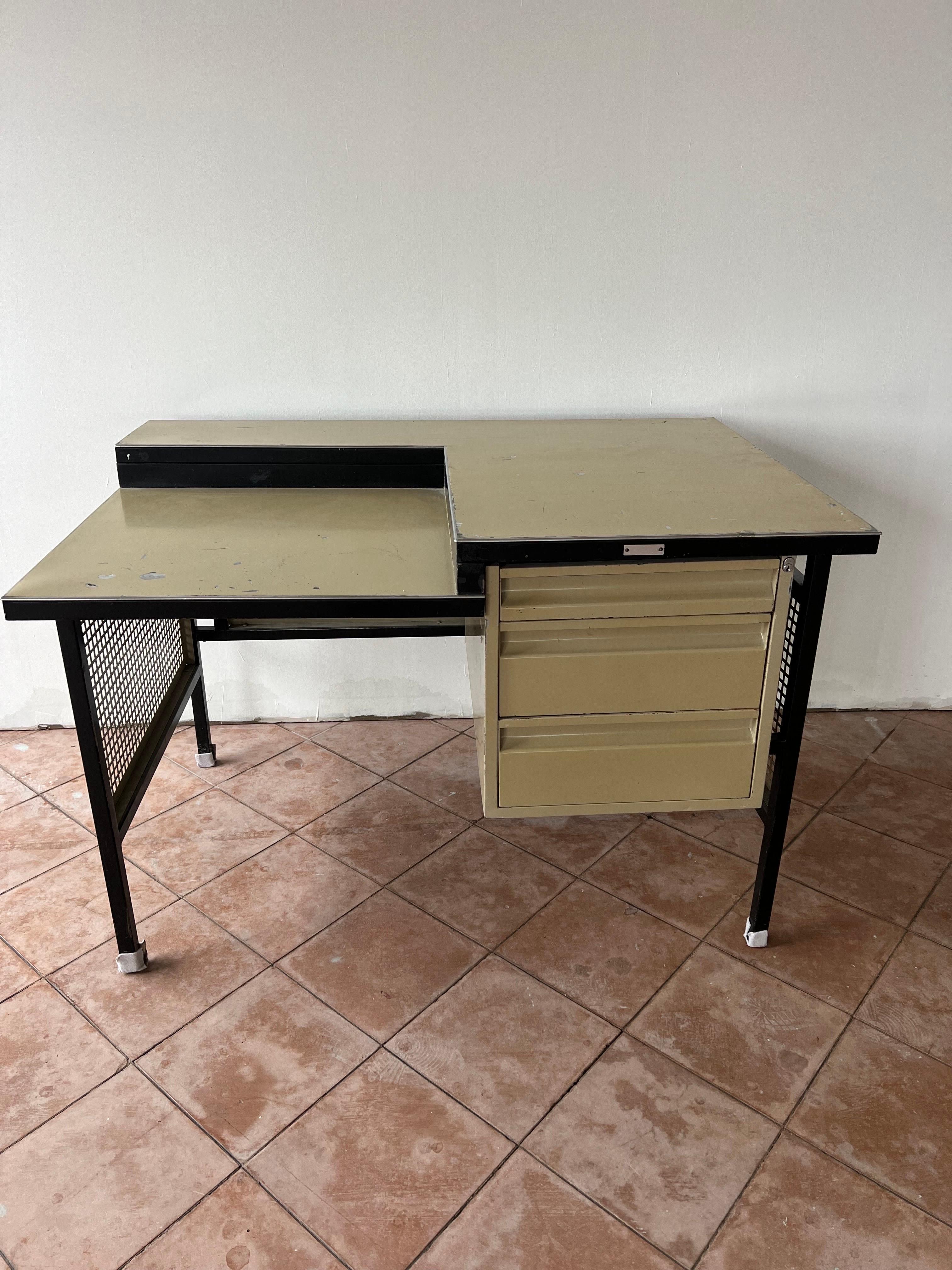 Díaz Infante Desk for DM Nacional In Fair Condition In San Pedro Garza Garcia, Nuevo Leon