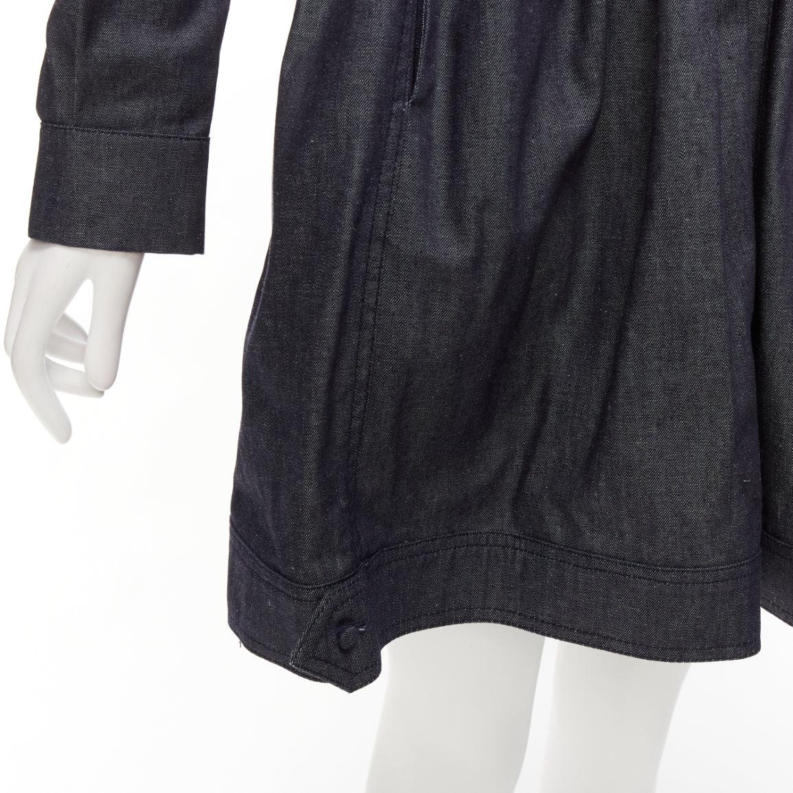 DICE KAYEK Robe safari plissée à poches avant en denim de coton bleu foncé FR34 XS en vente 3