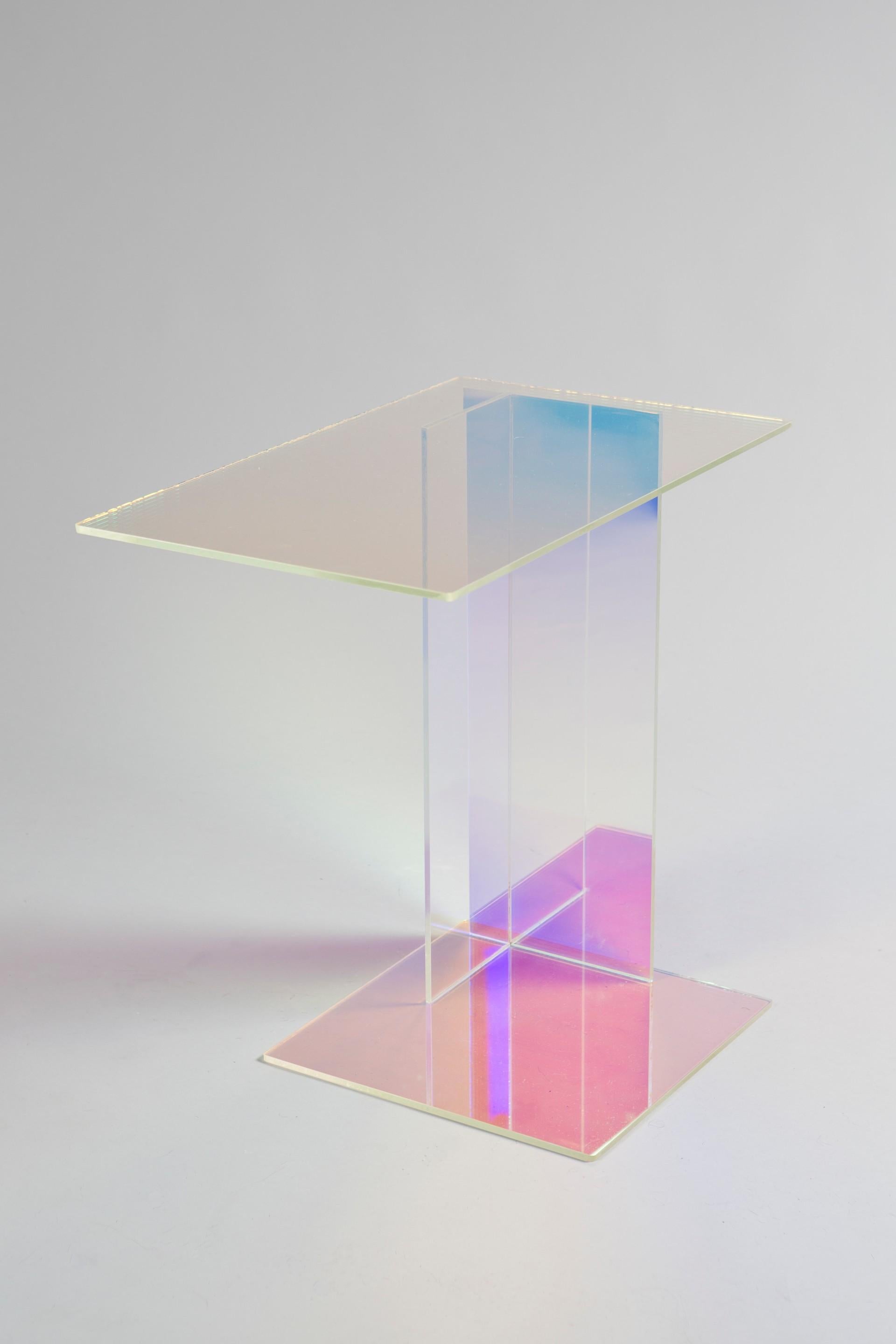 Dichroic side table, Rona Koblenz
Measures: 49 x 50 x 30 cm

