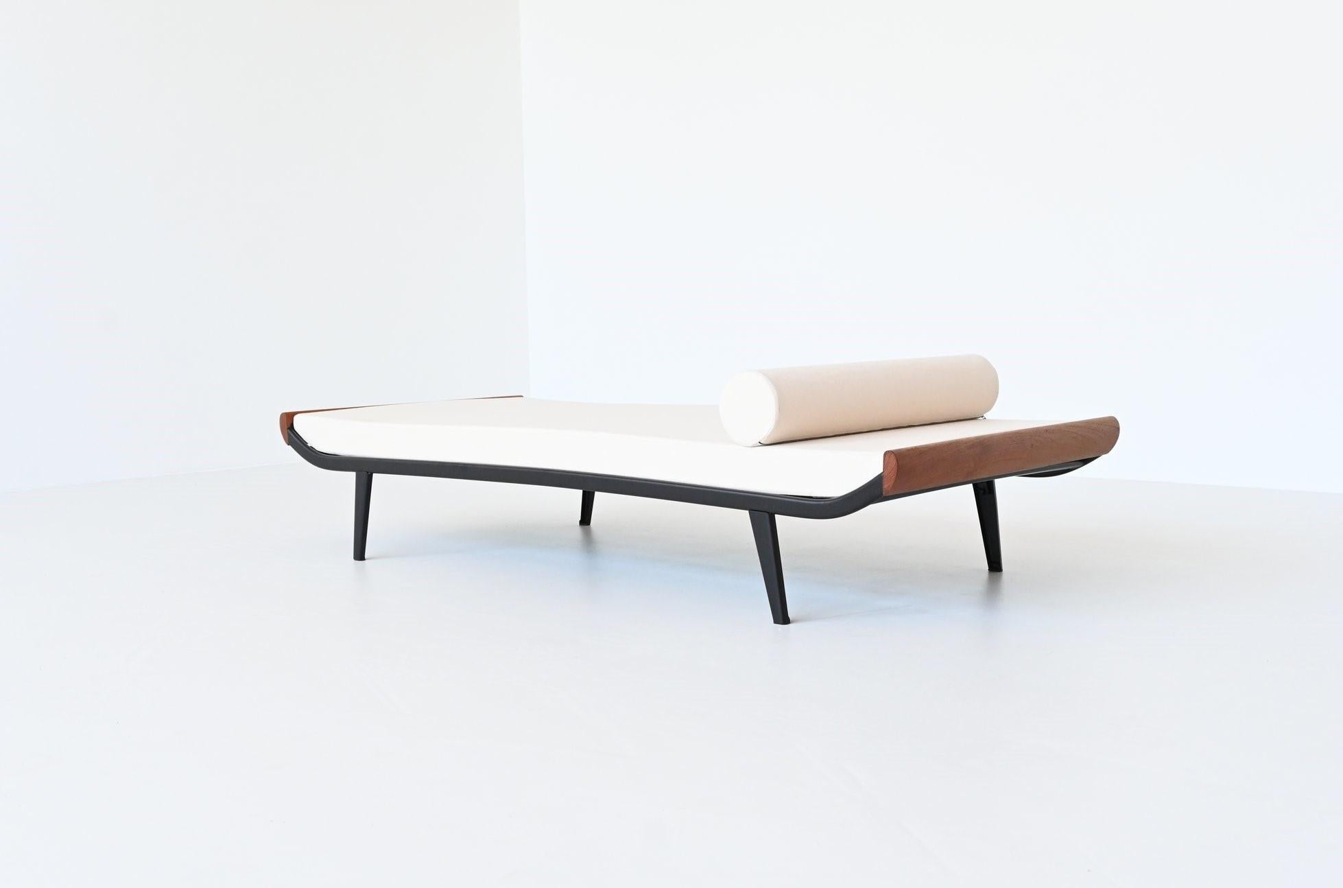Dick Cordemeijer Cleopatra daybed in linen Auping The Netherlands 1954 For Sale 1
