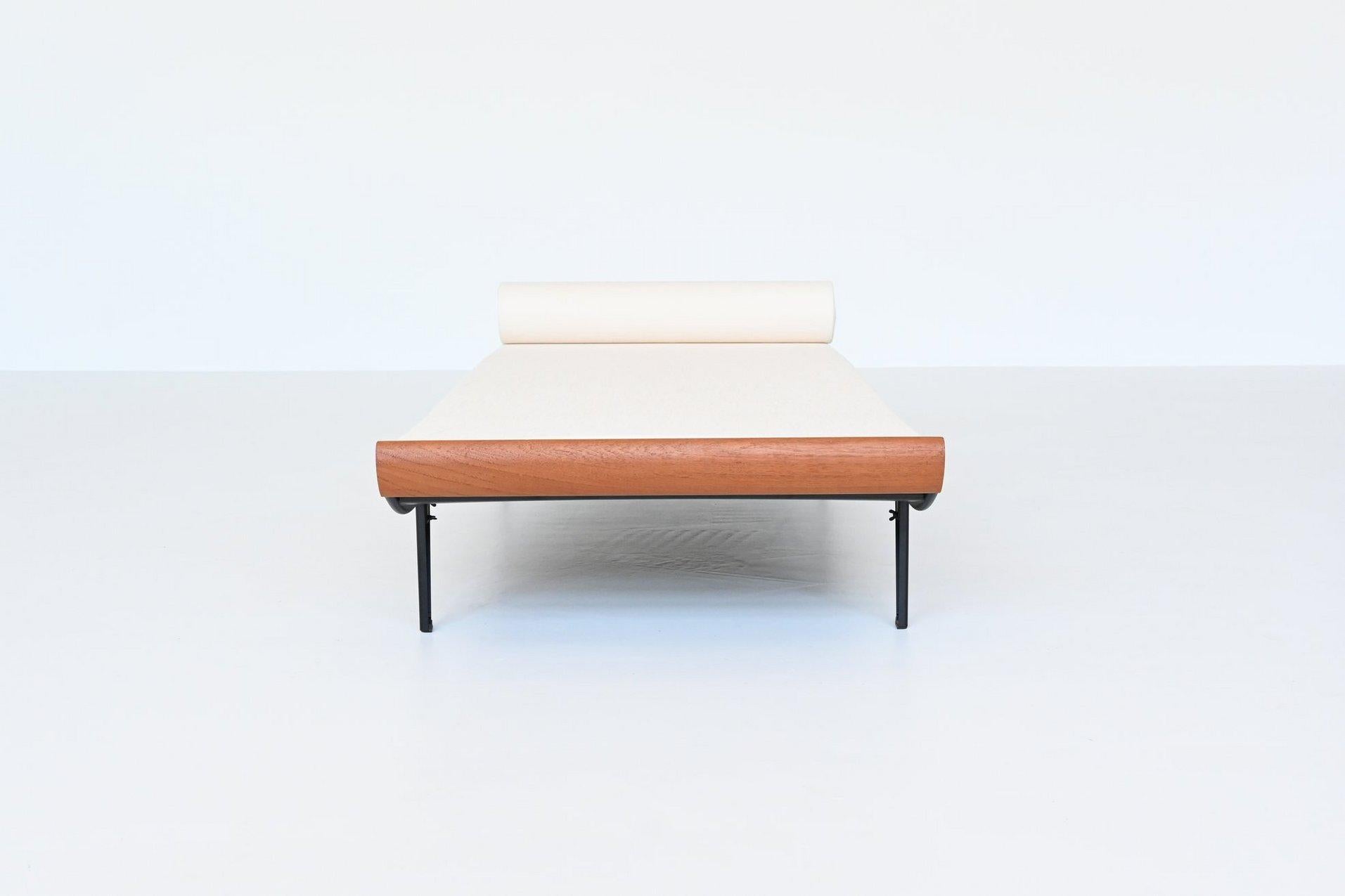 Dick Cordemeijer Cleopatra daybed in white linen Auping Netherlands 1954 For Sale 3