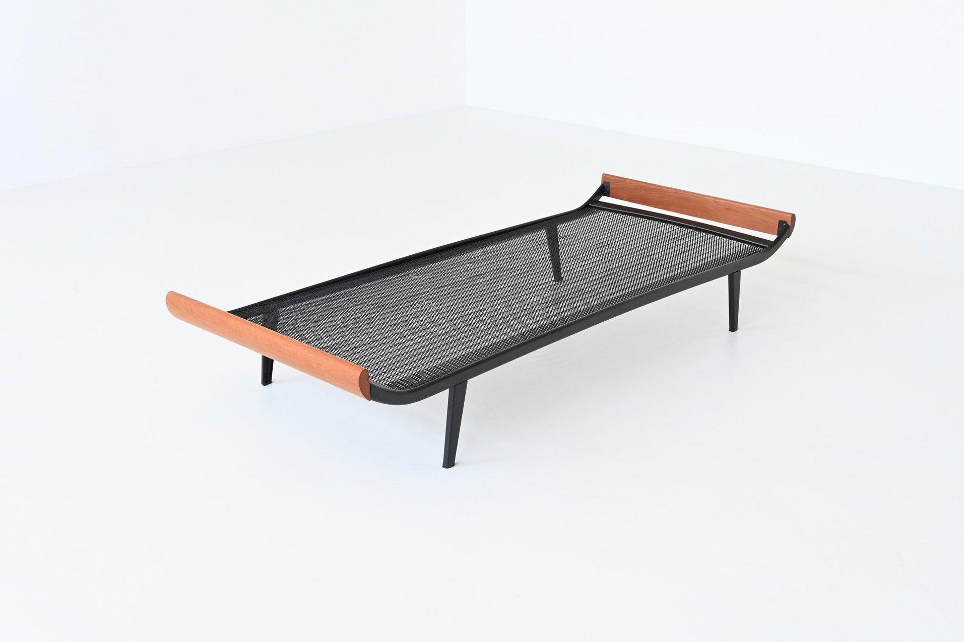 Dick Cordemeijer Cleopatra daybed in white linen Auping Netherlands 1954 For Sale 9