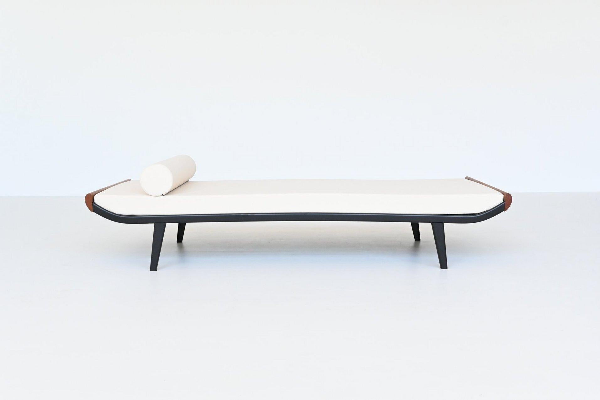 Beautiful and iconic Cleopatra daybed designed by Dick Cordemeijer for Auping, The Netherlands 1954. The frame is made of black coated metal and the ends are in solid teak wood. The mattress is upholstered with high quality off-white linen fabric,