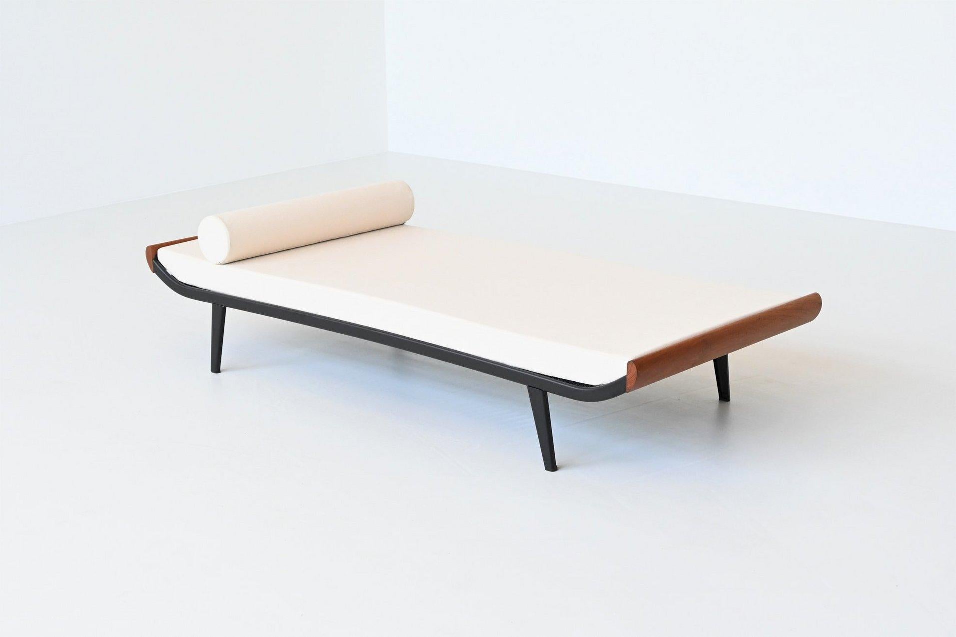 Scandinavian Modern Dick Cordemeijer Cleopatra daybed in white linen Auping Netherlands 1954 For Sale