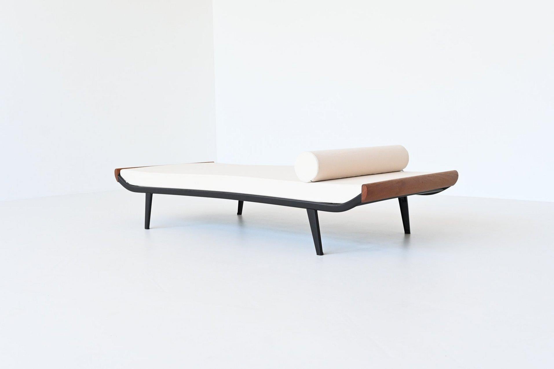 Dick Cordemeijer Cleopatra daybed in white linen Auping Netherlands 1954 For Sale 2