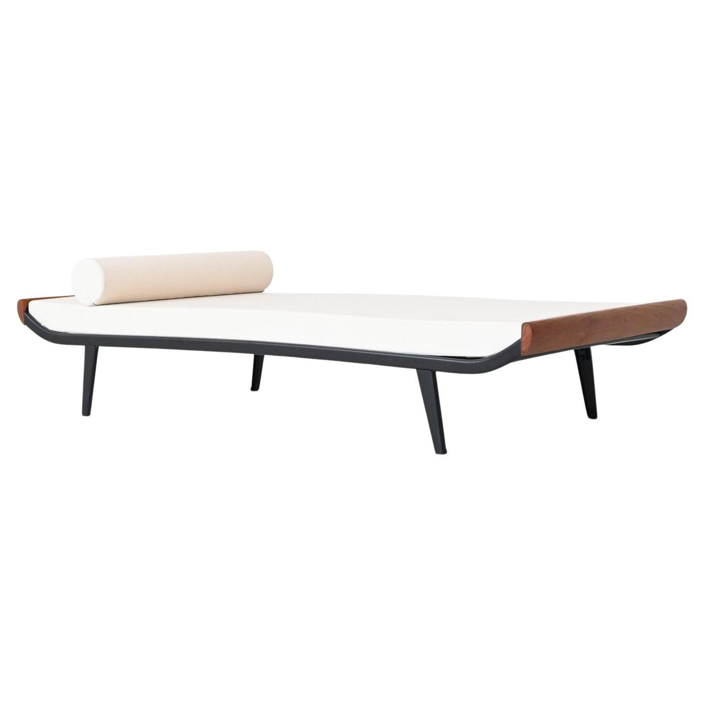 Dick Cordemeijer Cleopatra daybed in white linen Auping Netherlands 1954 For Sale