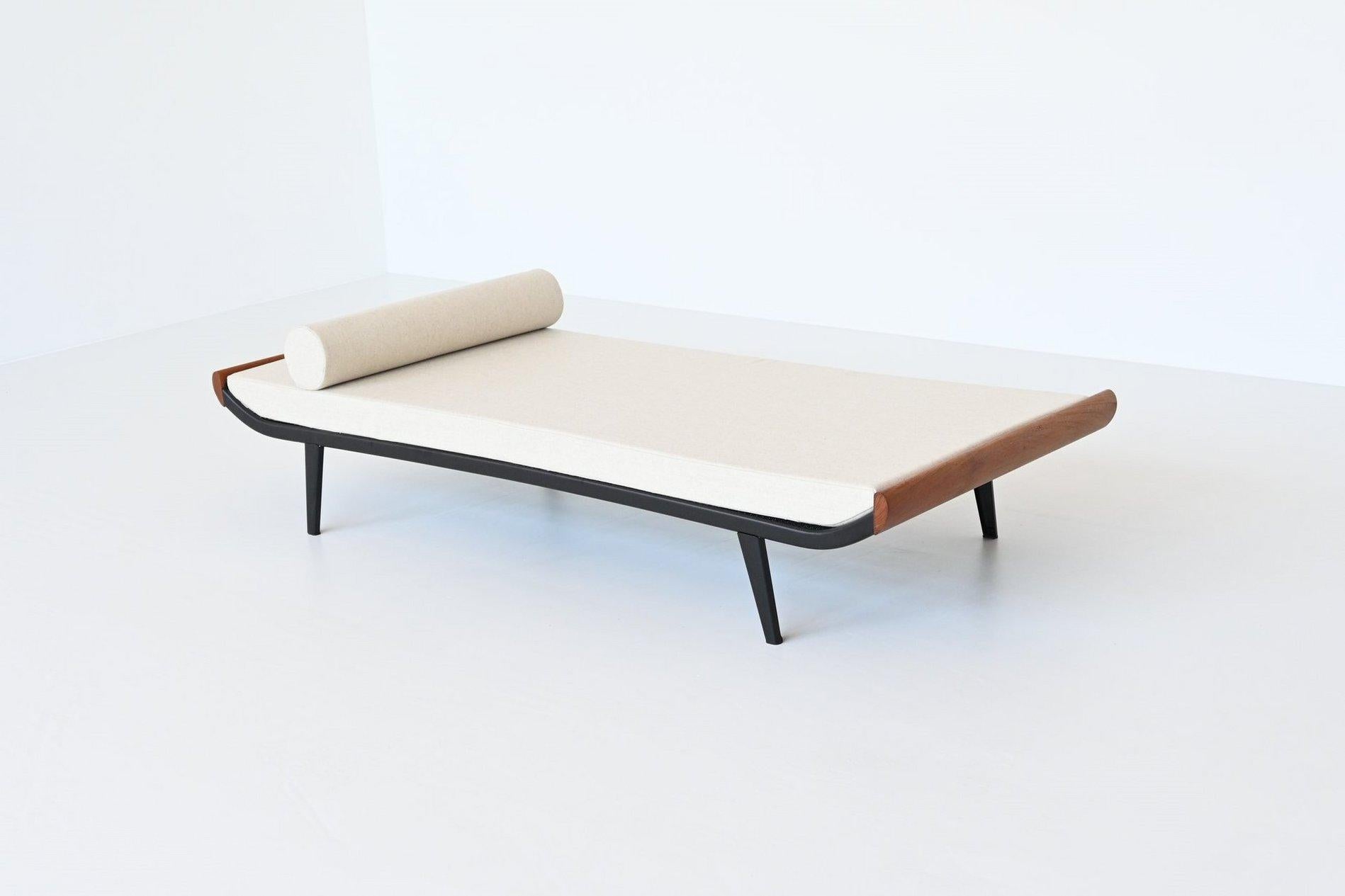 Mid-Century moderno Dick Cordemeijer Letto da giorno Cleopatra in lana e teak Auping Paesi Bassi 1954 in vendita