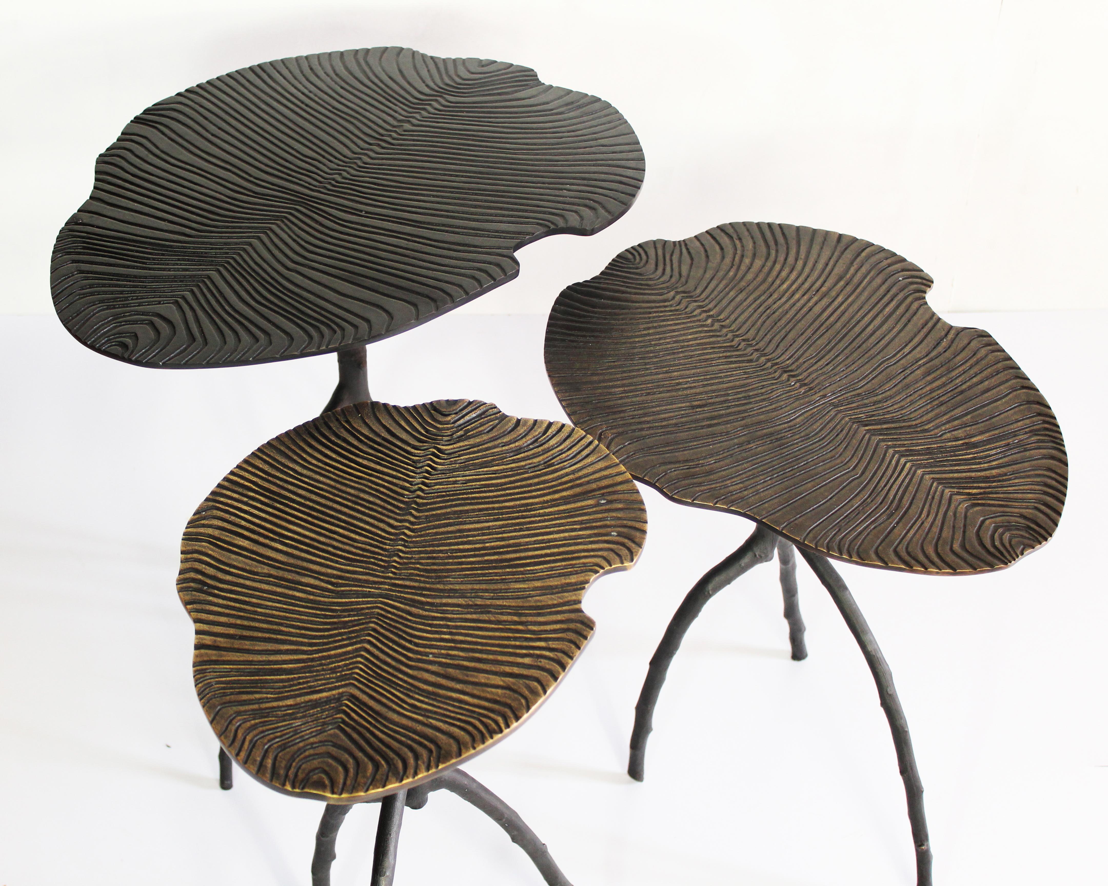 XXIe siècle et contemporain Table basse en bronze et couleur or en vente
