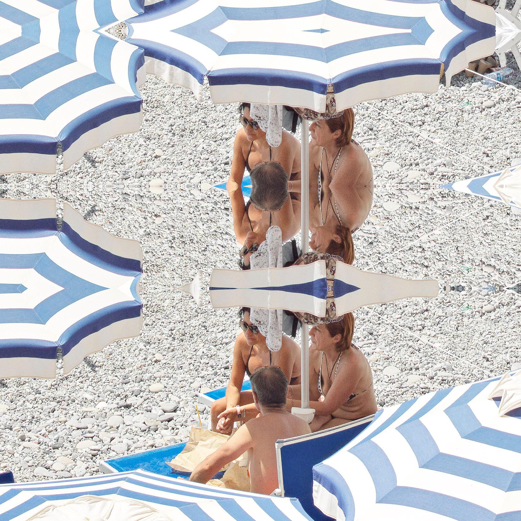 Photographie de paysage contemporaine Didier Fournet Beach Umbrella Sea Side en vente 3