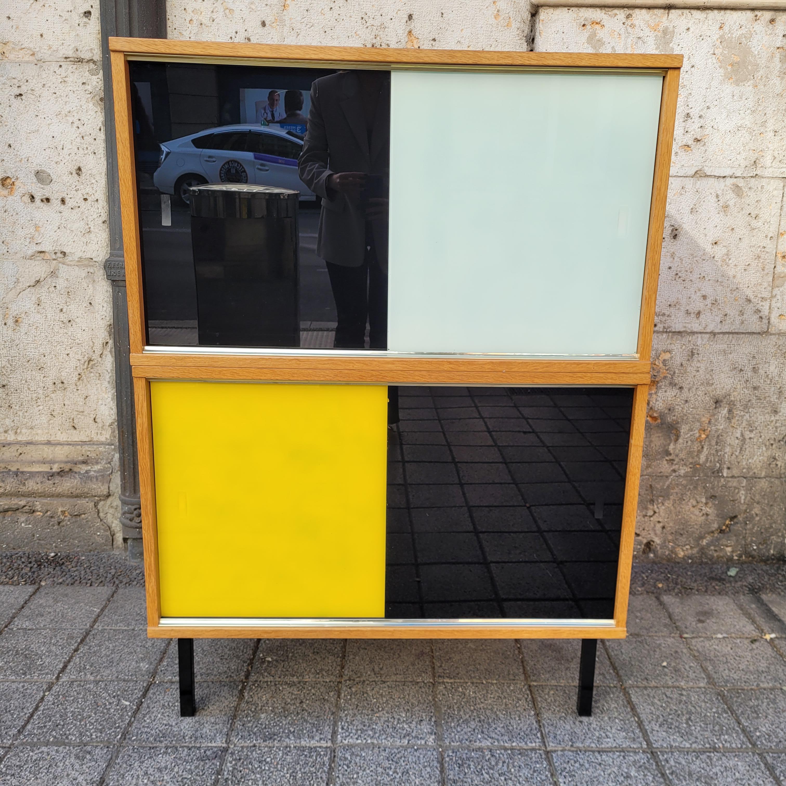 Milieu du XXe siècle Didier Rozaffy mobilier modulaire jaune noir, bois et verre en vente
