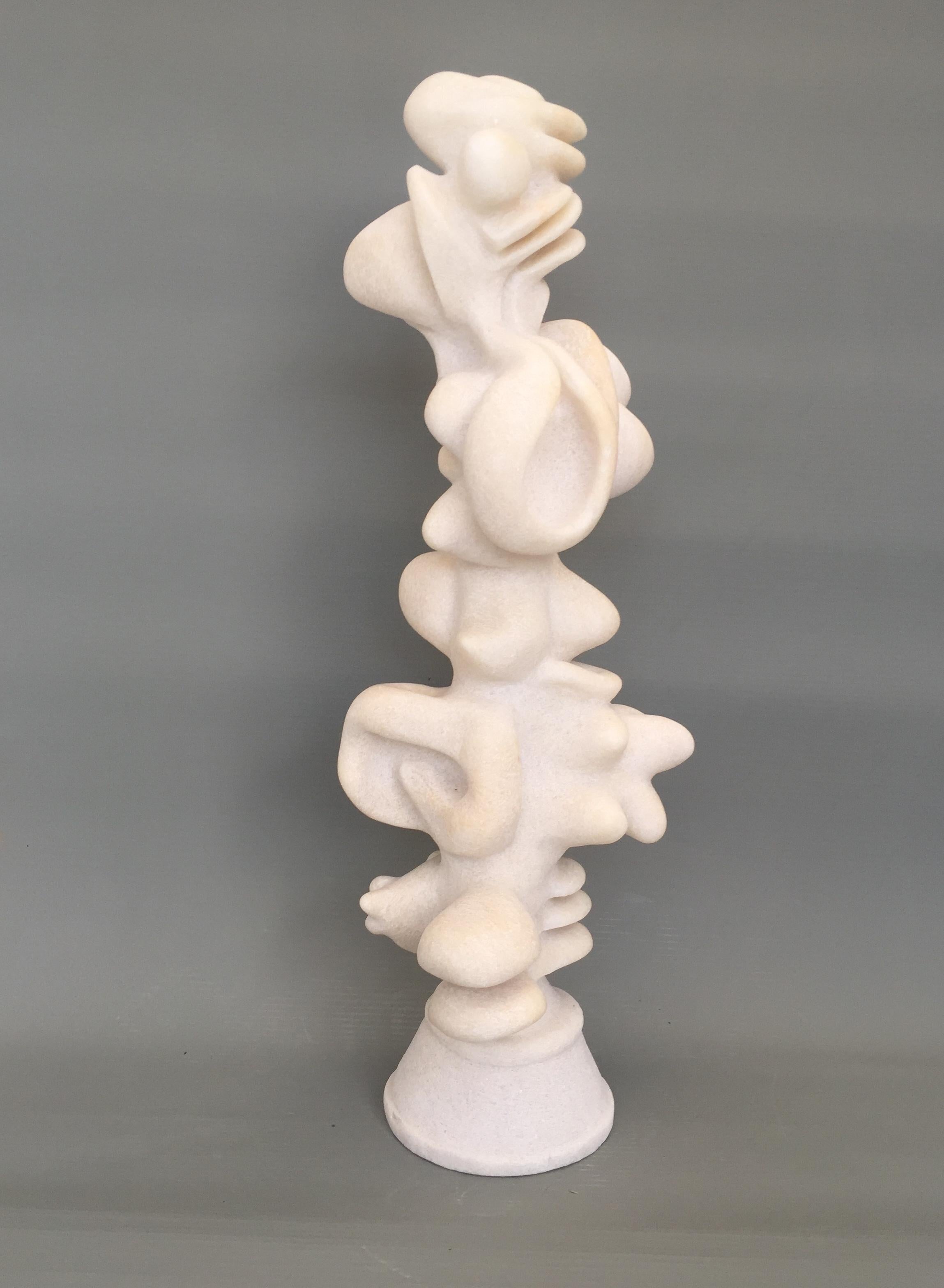Die Vielnährende, rare sculpture en marbre de Naxia par Tom von Kaenel en vente 5