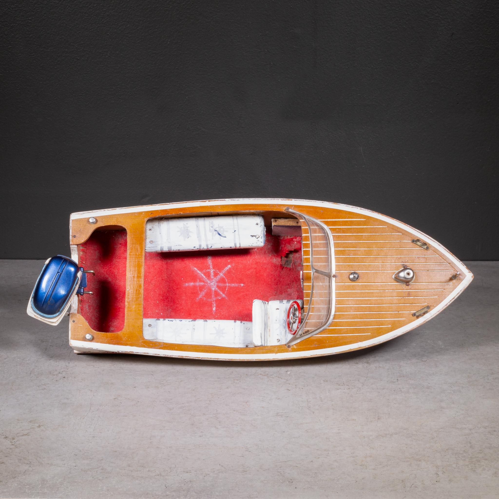 Métal Modèle réduit A.I.C. Moteur hors-bord Evinrude Big Twin 35 et bateau à moteur rapide c.1950s. en vente