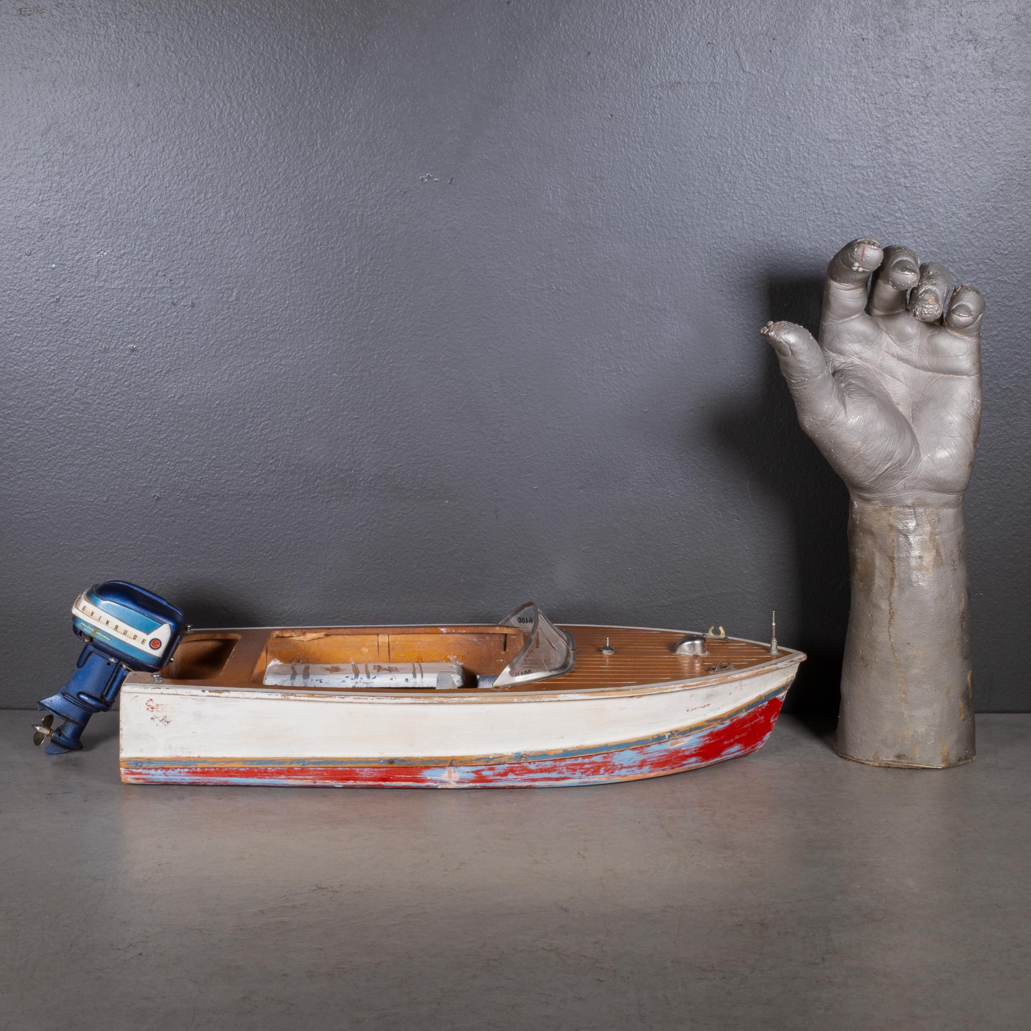 Modèle réduit A.I.C. Moteur hors-bord Evinrude Big Twin 35 et bateau à moteur rapide c.1950s. en vente 1