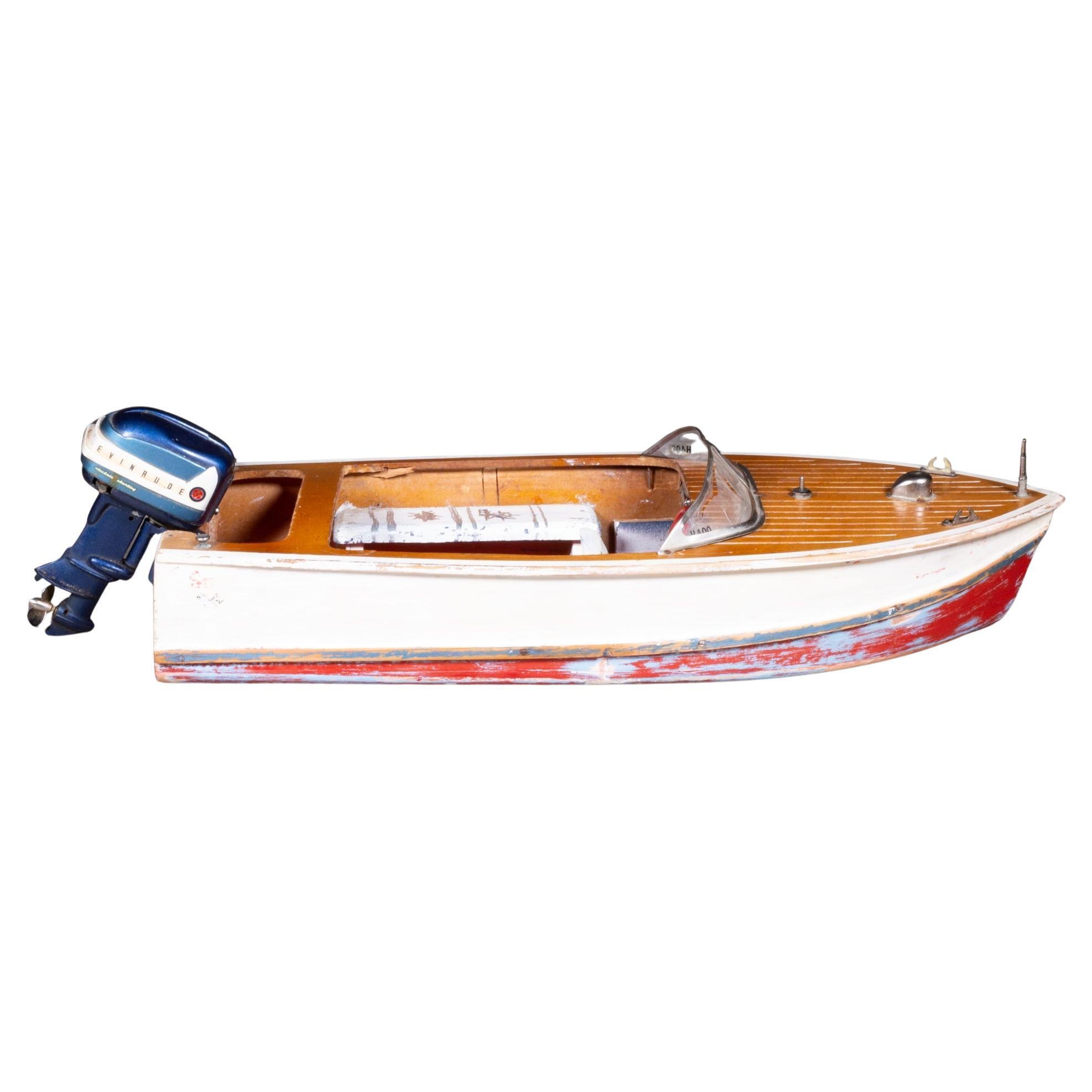 Modèle réduit A.I.C. Moteur hors-bord Evinrude Big Twin 35 et bateau à moteur rapide c.1950s. en vente