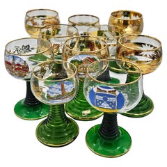 Dieci bicchieri in vetro decorati oro e colorati XX secolo Germania