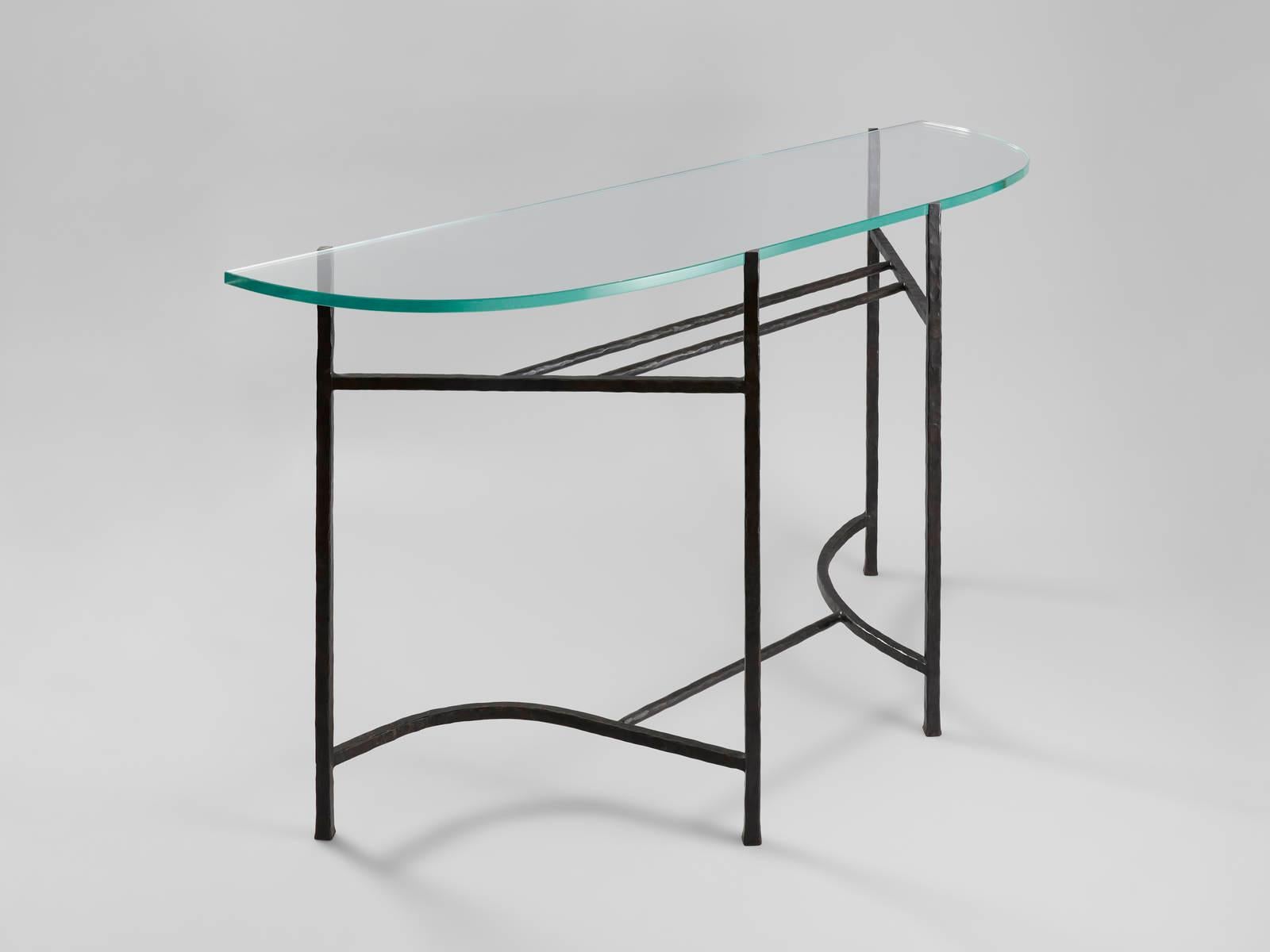 Console
Hand wrought and beaten iron, glass
Measures: H 35.4 x L 63.0 x W 18.9 in
Limited edition of 8 + 4 AP
 