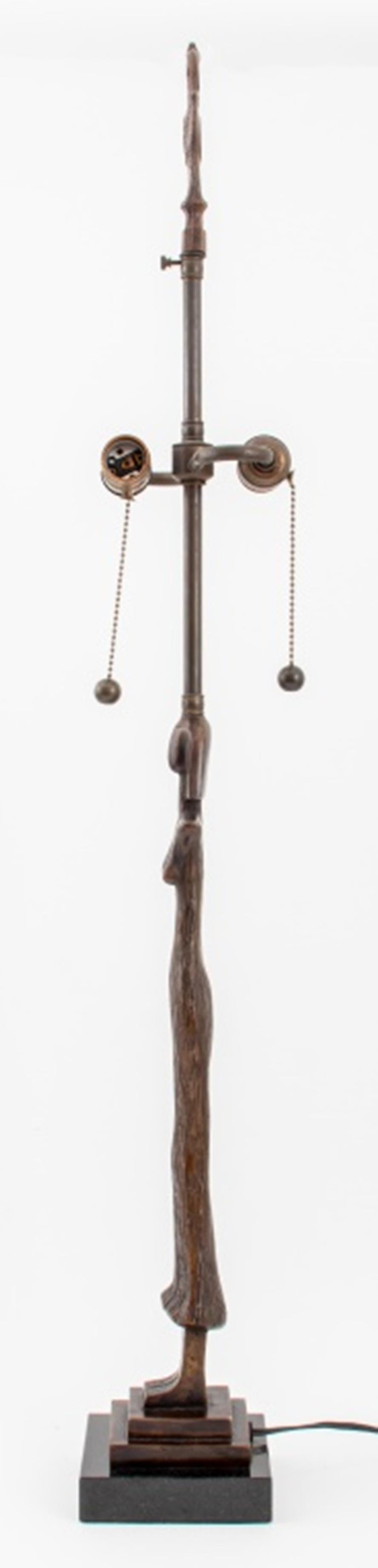 Mid-Century Modern Lampe de table figurative en bronze de style Diego Giacometti en vente