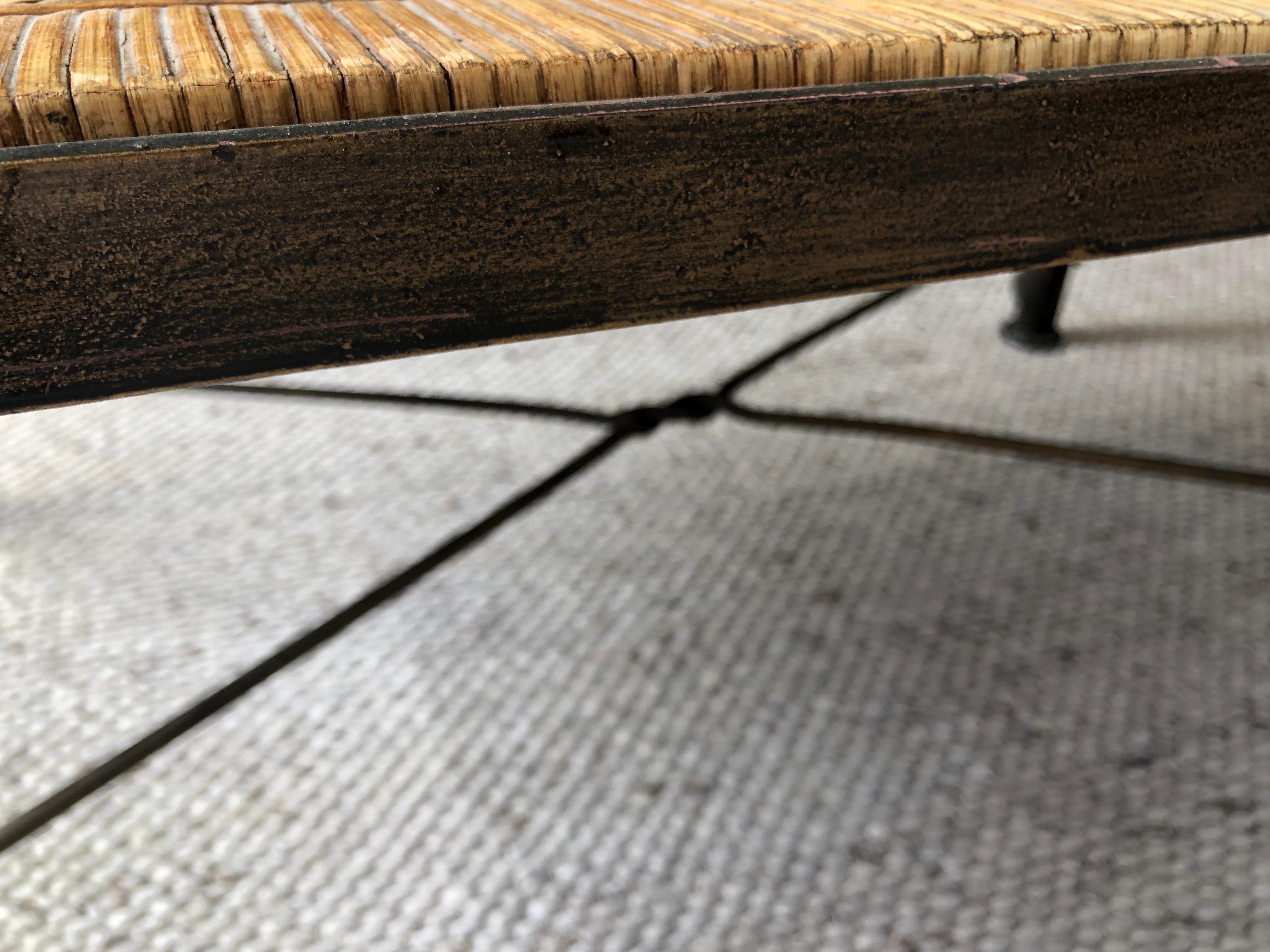 Diego Giacometti Stil Wohnzimmertisch Metallbasis & Flechtwerk Tischplatte In Fair Condition In Andernach, DE