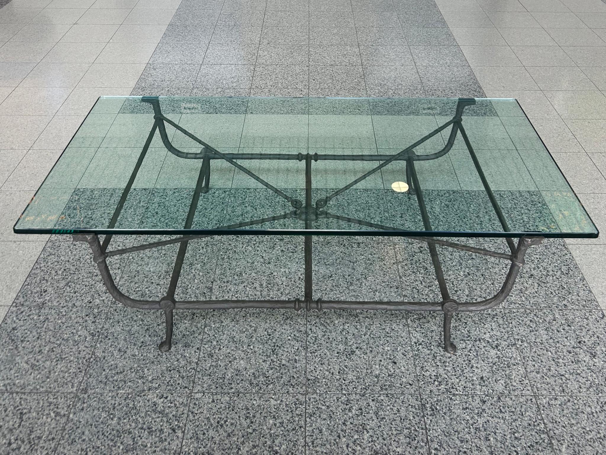 Diego Giacometti Stil Bronze & Glas Couchtisch im Angebot 1
