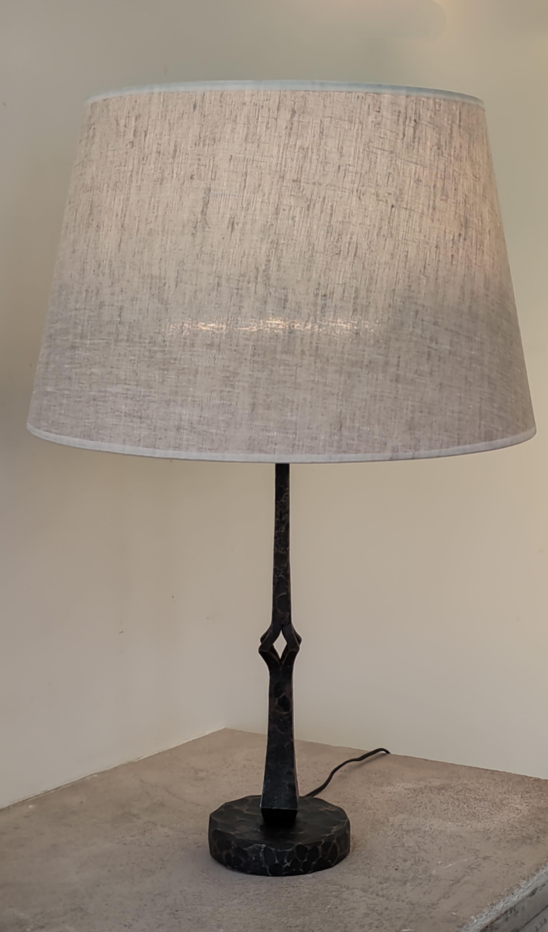 Italian Diego Giacometti style wrought iron table lamp - 1950s - Italy - Brutalist style For Sale