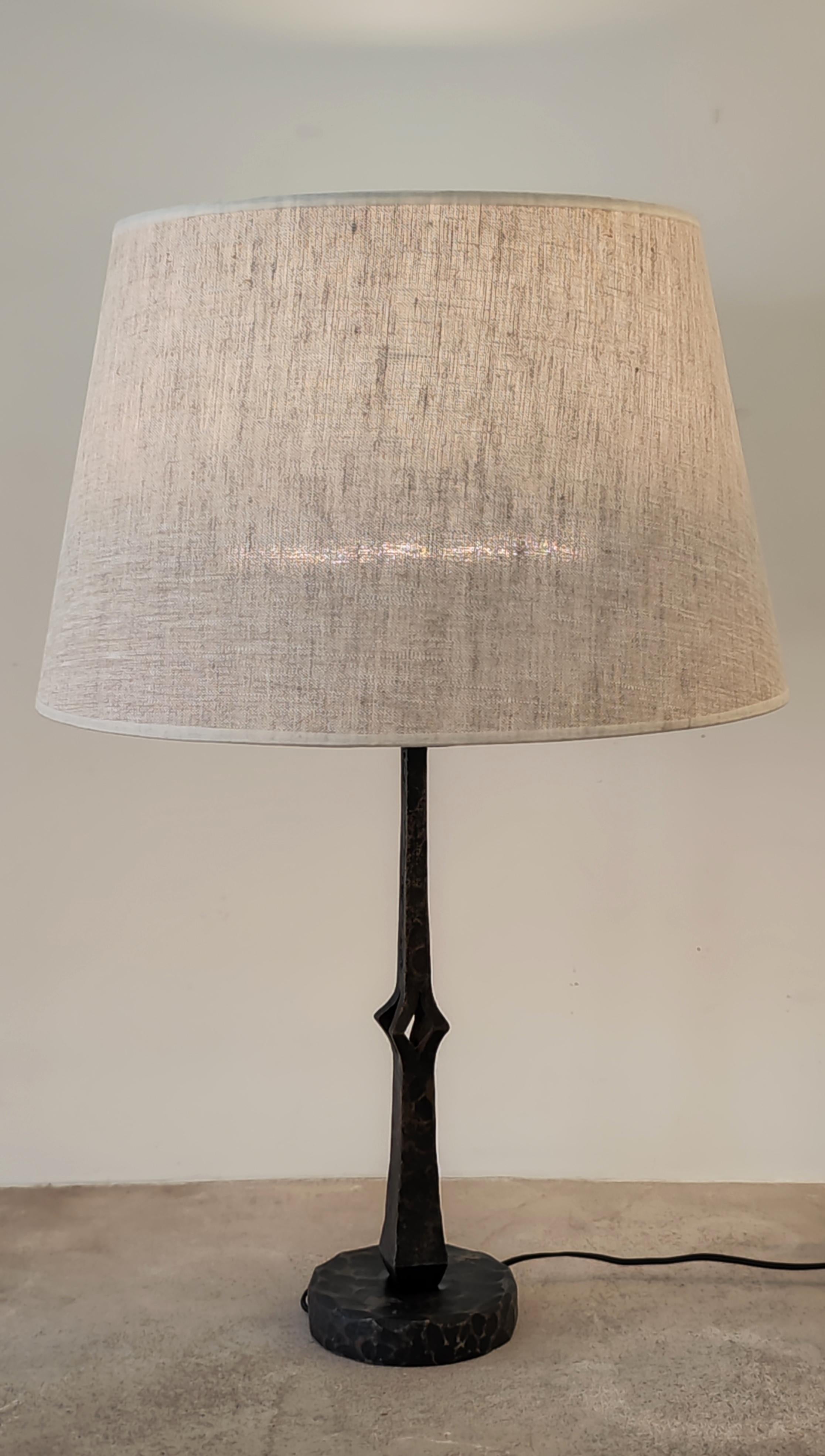 Diego Giacometti style wrought iron table lamp - 1950s - Italy - Brutalist style In Fair Condition For Sale In Paris, FR