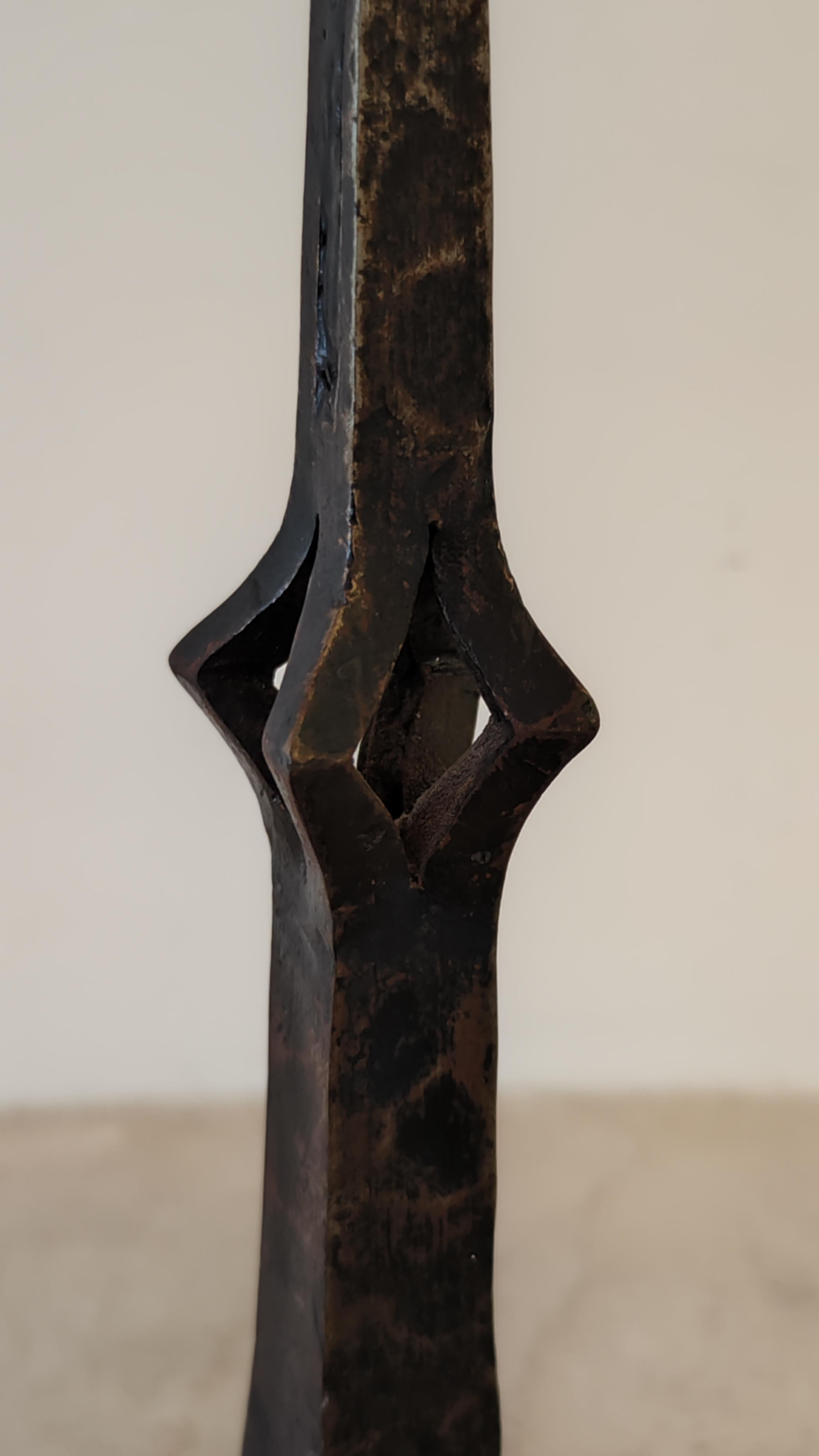 Mid-20th Century Diego Giacometti style wrought iron table lamp - 1950s - Italy - Brutalist style For Sale