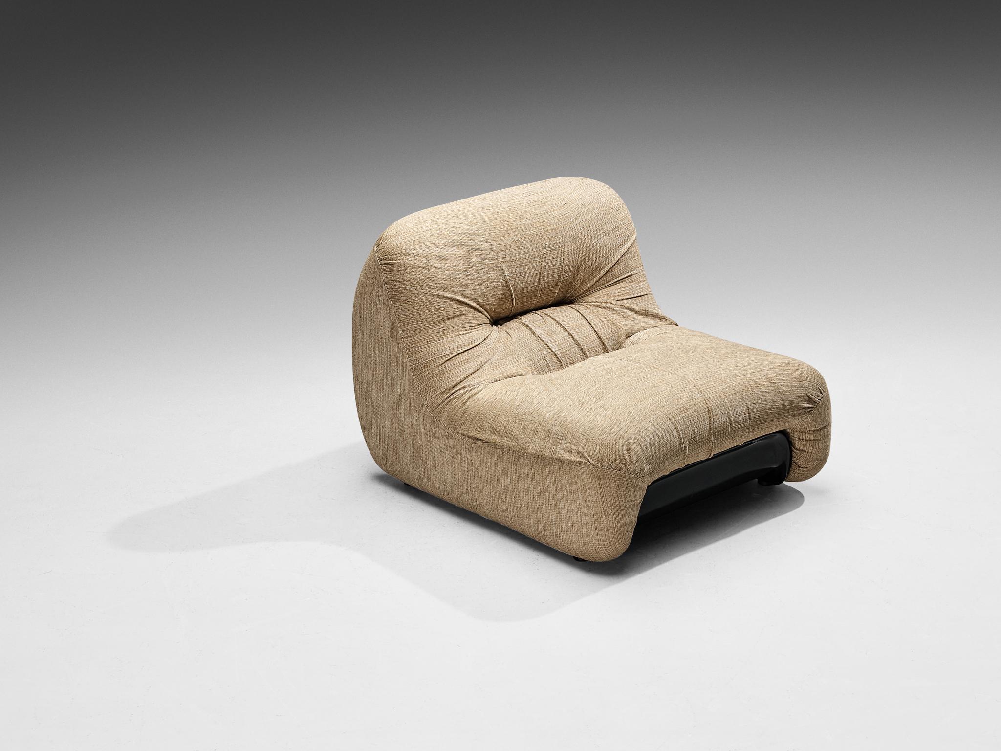 Diego Mattu für 1P, Paar Loungesessel 'Malù', Stoff, ABS-Kunststoff, Italien, 1969

Die Kreation Malù von Diego Mattu stellt außergewöhnlich gemütliche Lounge-Sessel vor, die von der italienischen Firma 1P hergestellt werden. Diese Stühle sind so