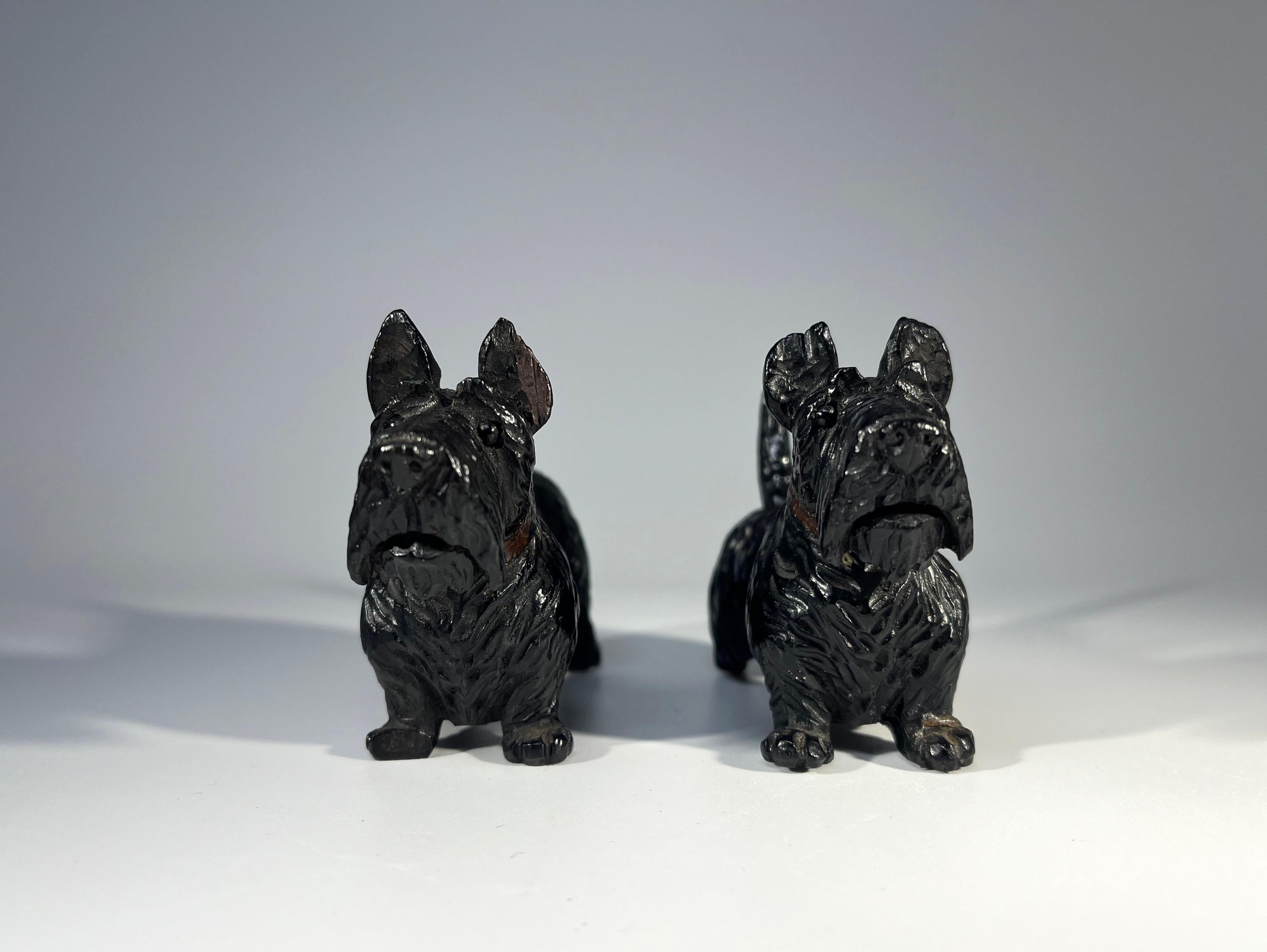 20th Century Diehard Pair Of Miniature Black Forest Hand Carved Scottish Terrier Scottie Dogs