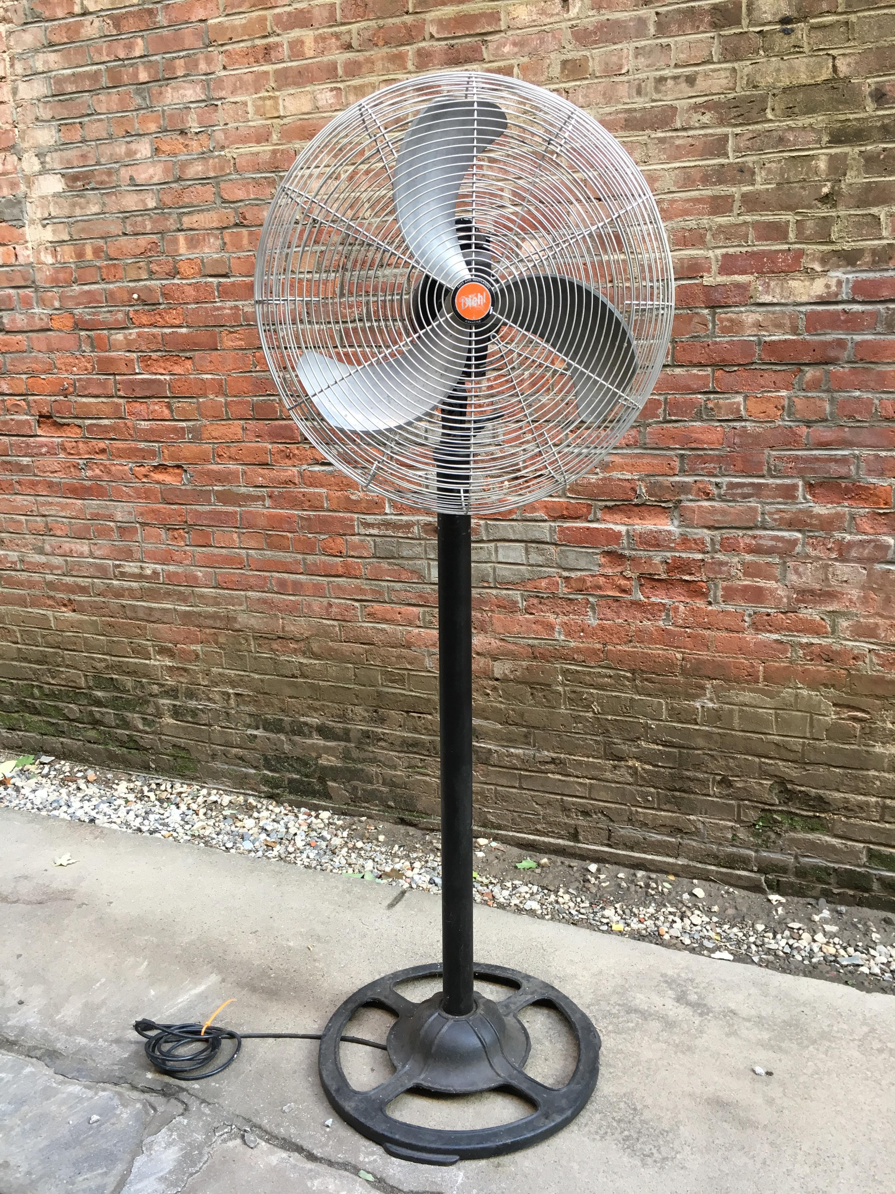 Massive Diehl Airmaster oscillating floor fan. A real work horse fan. This fan purrs, circa 1940-1950. Iron base and shaft. Three blade fan. Fully operational with original wiring.

Measures: 73