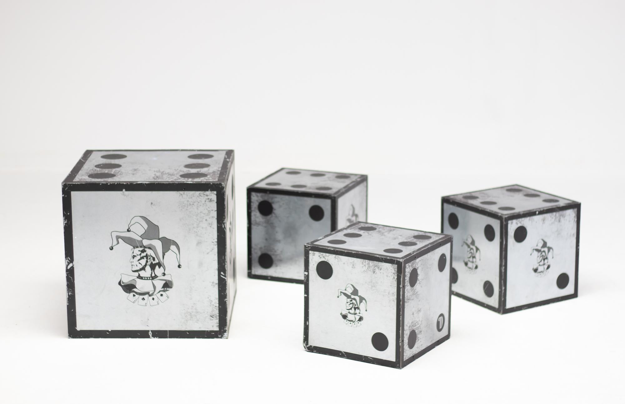 Shop window display cubes in galvanized steel with Diesel prints.
Used as display material in the Amsterdam Diesel flagship store.
One 35 cm cube and three 25 cm cubes.