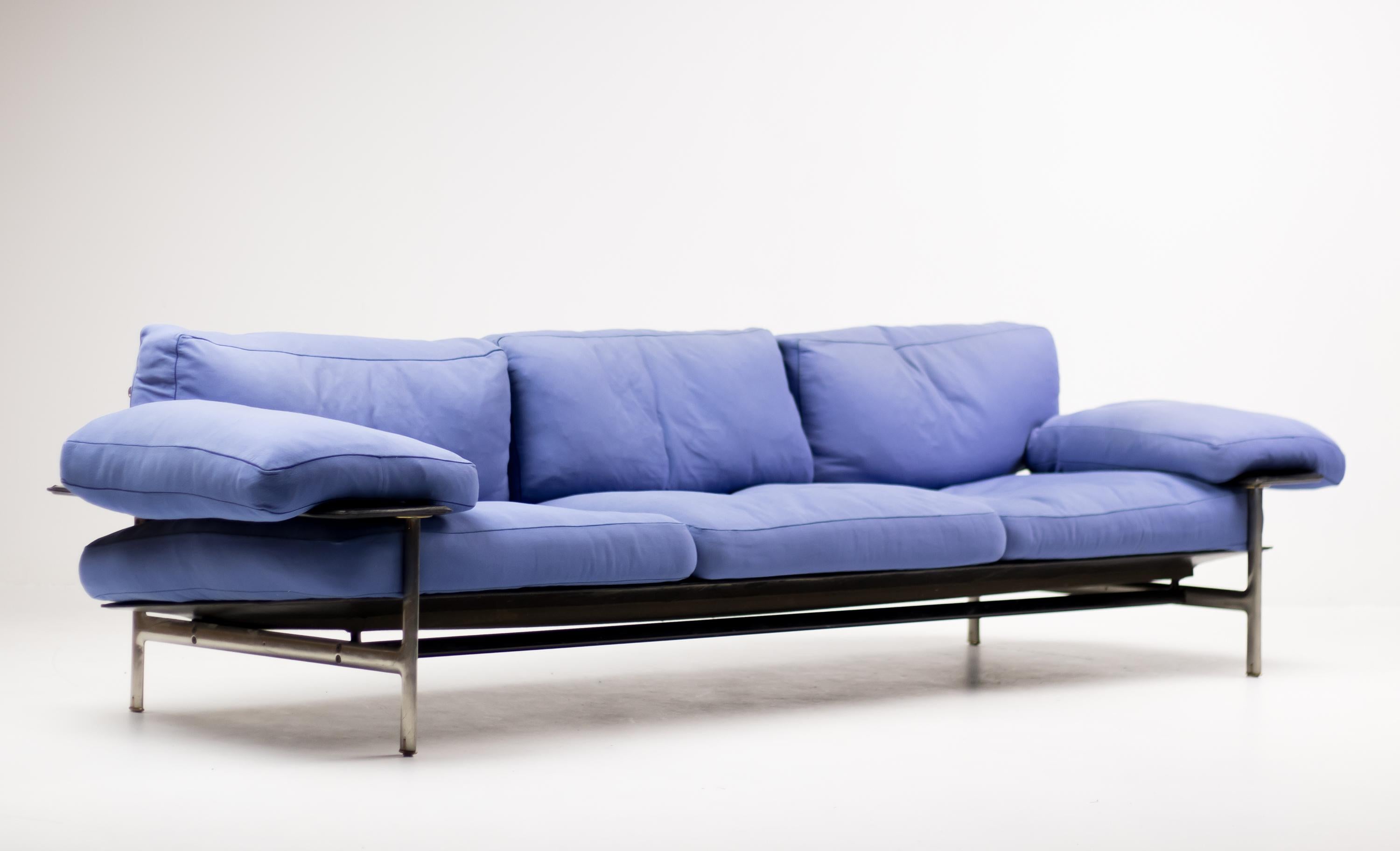 Diesis sofa, designed by Antonio Citterio and Paolo Nava for B&B Italia, Italy in 1979.
The epitome of innovative research and sophisticated handcrafting skills, it has become a landmark in the history of design.
This is the desirable and rare