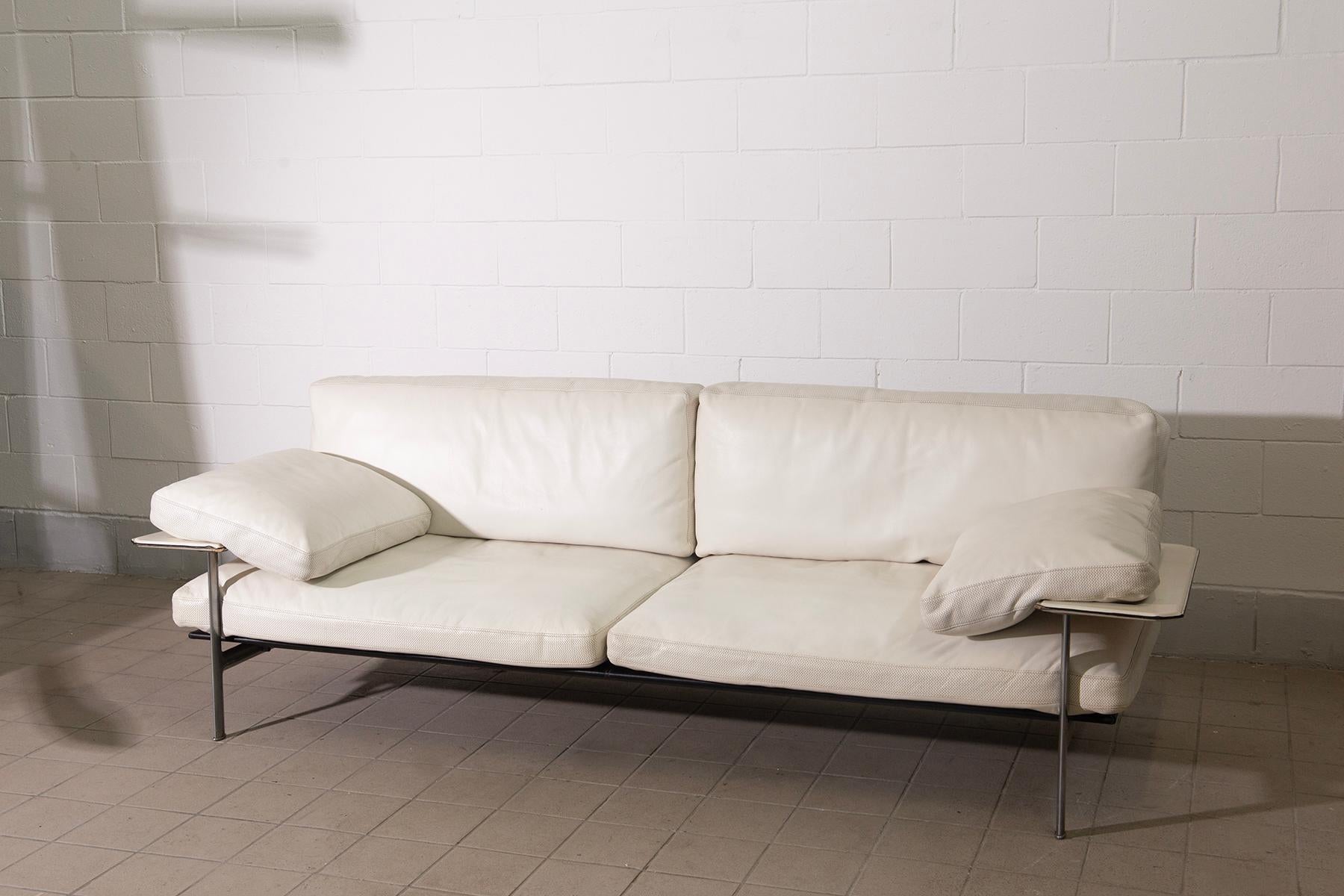 “Diesis” Two-Seater Sofa by B&B Italia – White Leather, Designed by Antonio Citterio and Paolo Nava, c. 2001
An icon of modern furniture design, this “Diesis” two-seater sofa by B&B Italia, designed by Antonio Citterio and Paolo Nava circa 2001, is