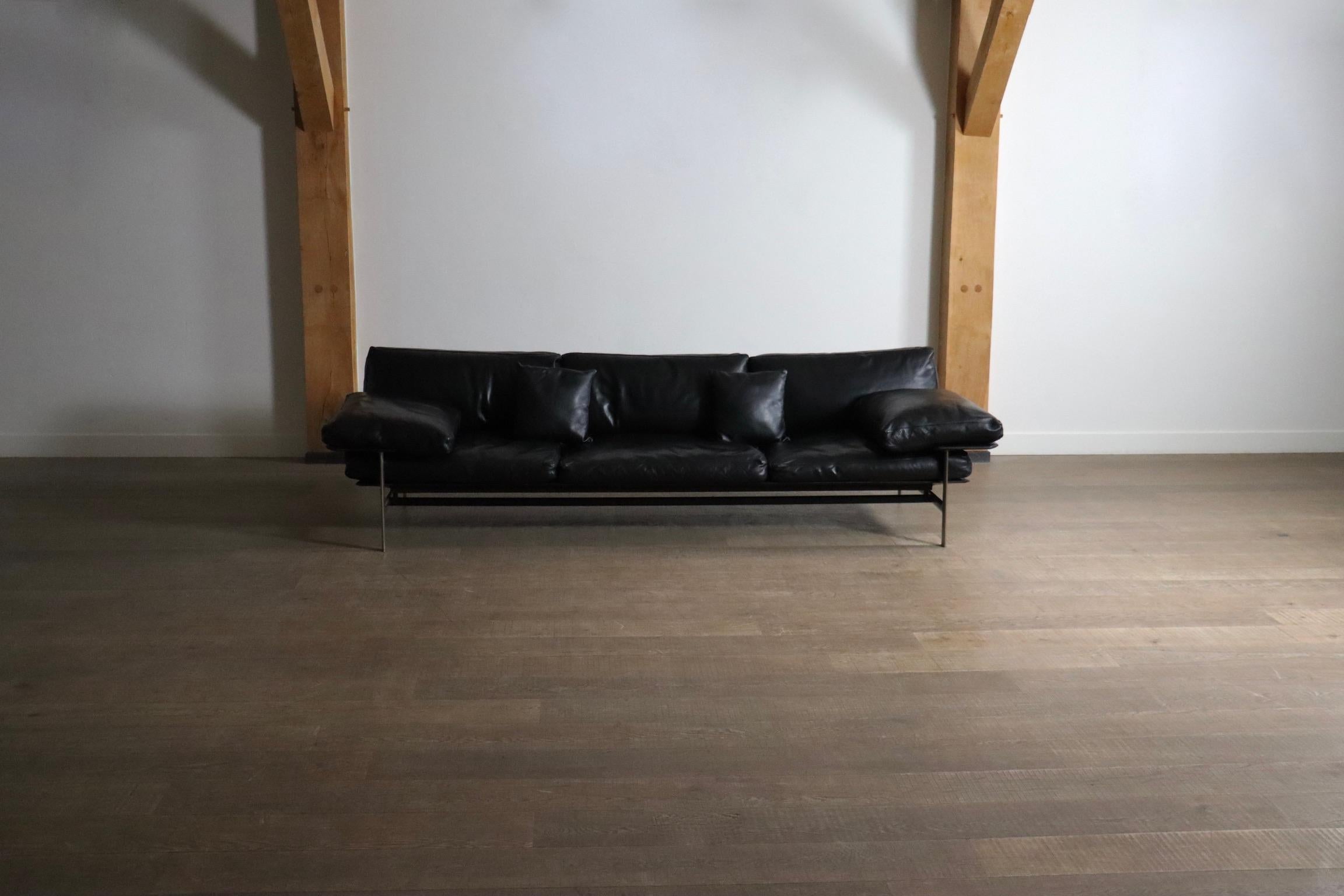 Diesis dreisitziges Sofa aus schwarzem Leder von Antonio Citterio für B&B Italia (Aluminium) im Angebot