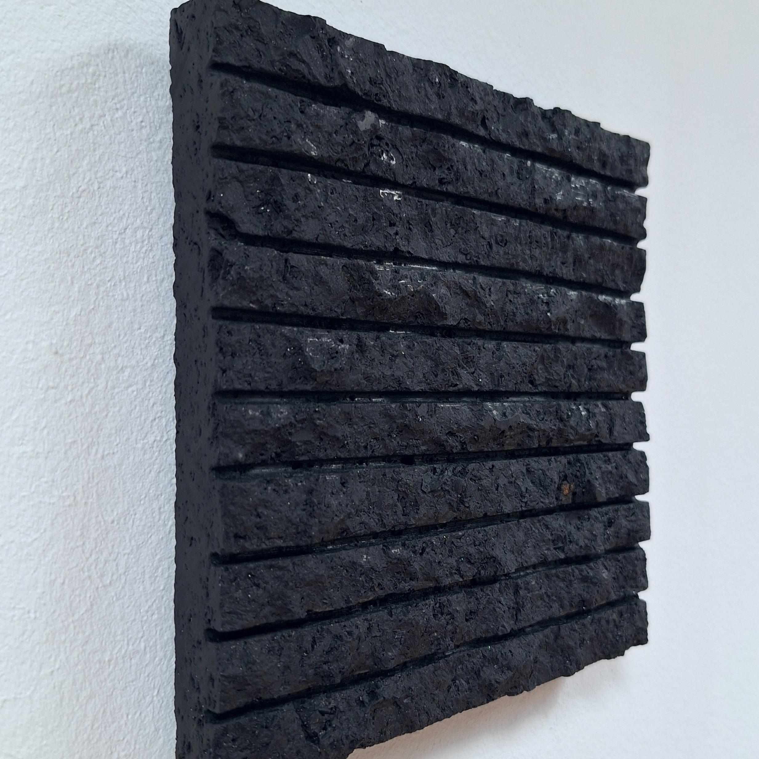 Kleine zeitgenössische moderne schwarze Wand Skulptur Malerei Relief BK15LH (Zeitgenössisch), Painting, von Dieter Kränzlein