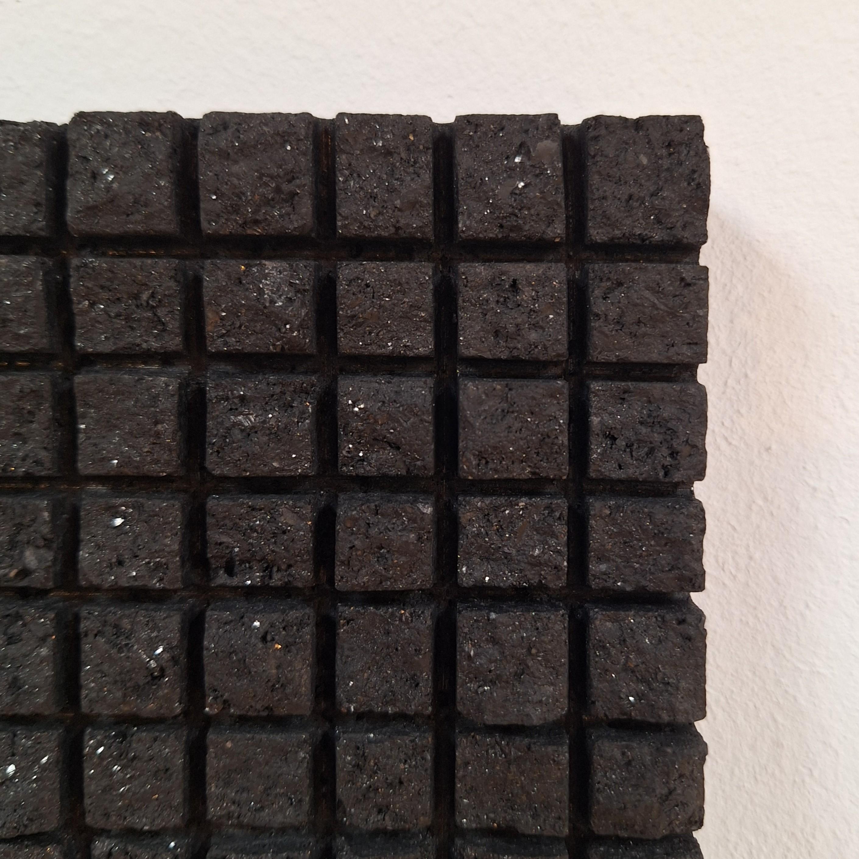 o.T. (BK15SQ) pequeña escultura mural contemporánea moderna en relieve de color negro en venta 1