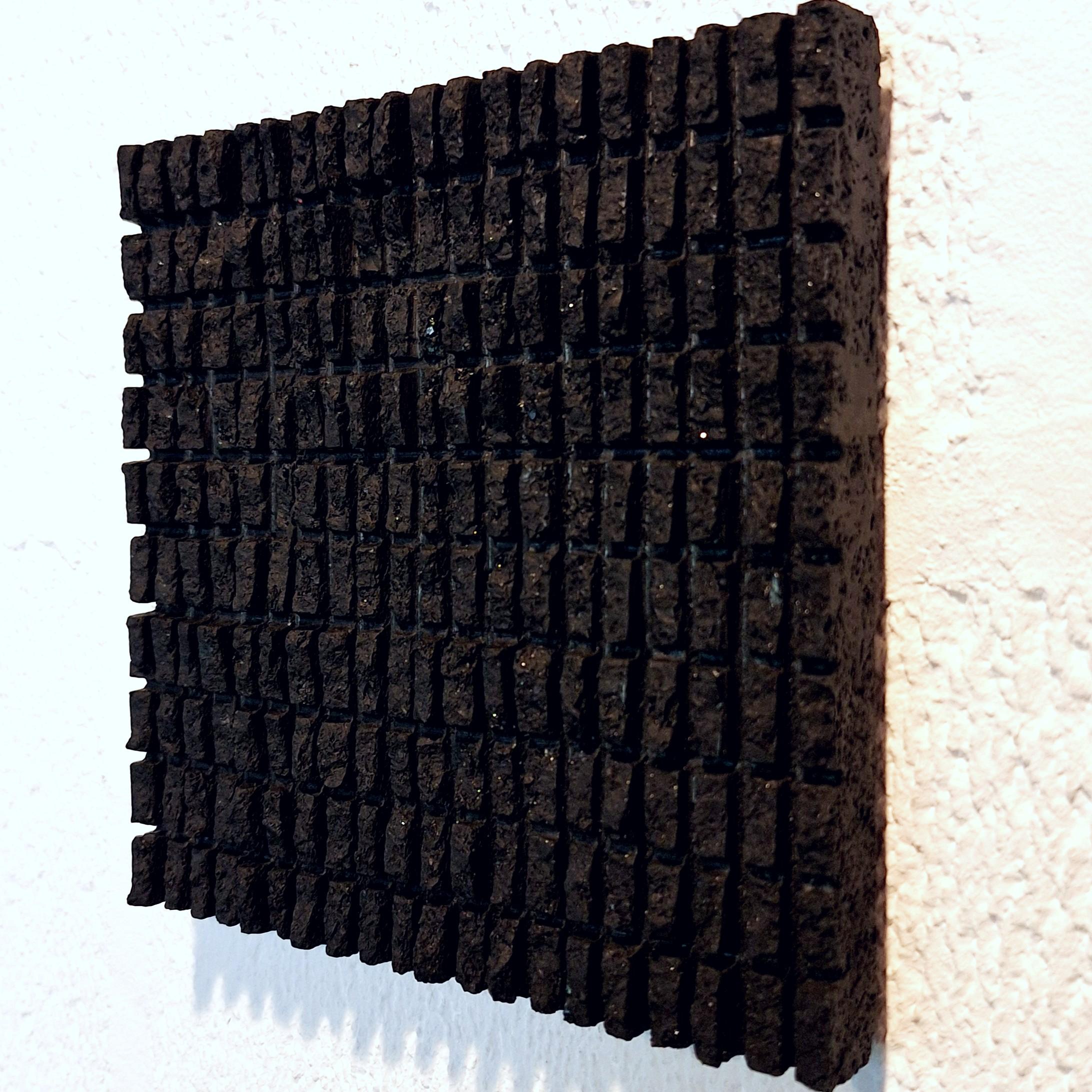 o.T. (BKF15RT) piccola scultura da parete nera contemporanea e moderna, in rilievo - Abstract Sculpture Nero di Dieter Kränzlein