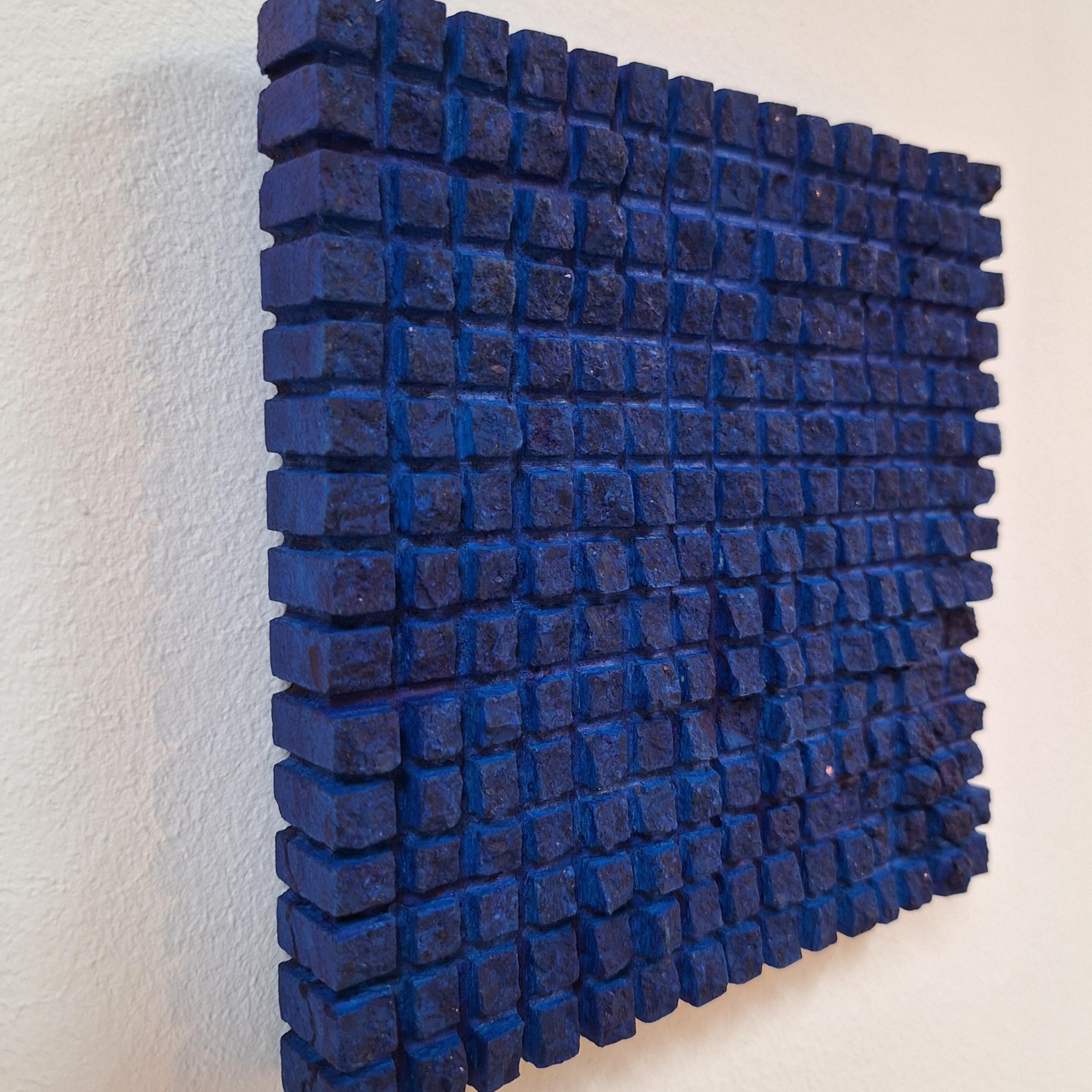 o.T. (BL15SQ) pequeña escultura mural contemporánea moderna en relieve azul - Sculpture de Dieter Kränzlein
