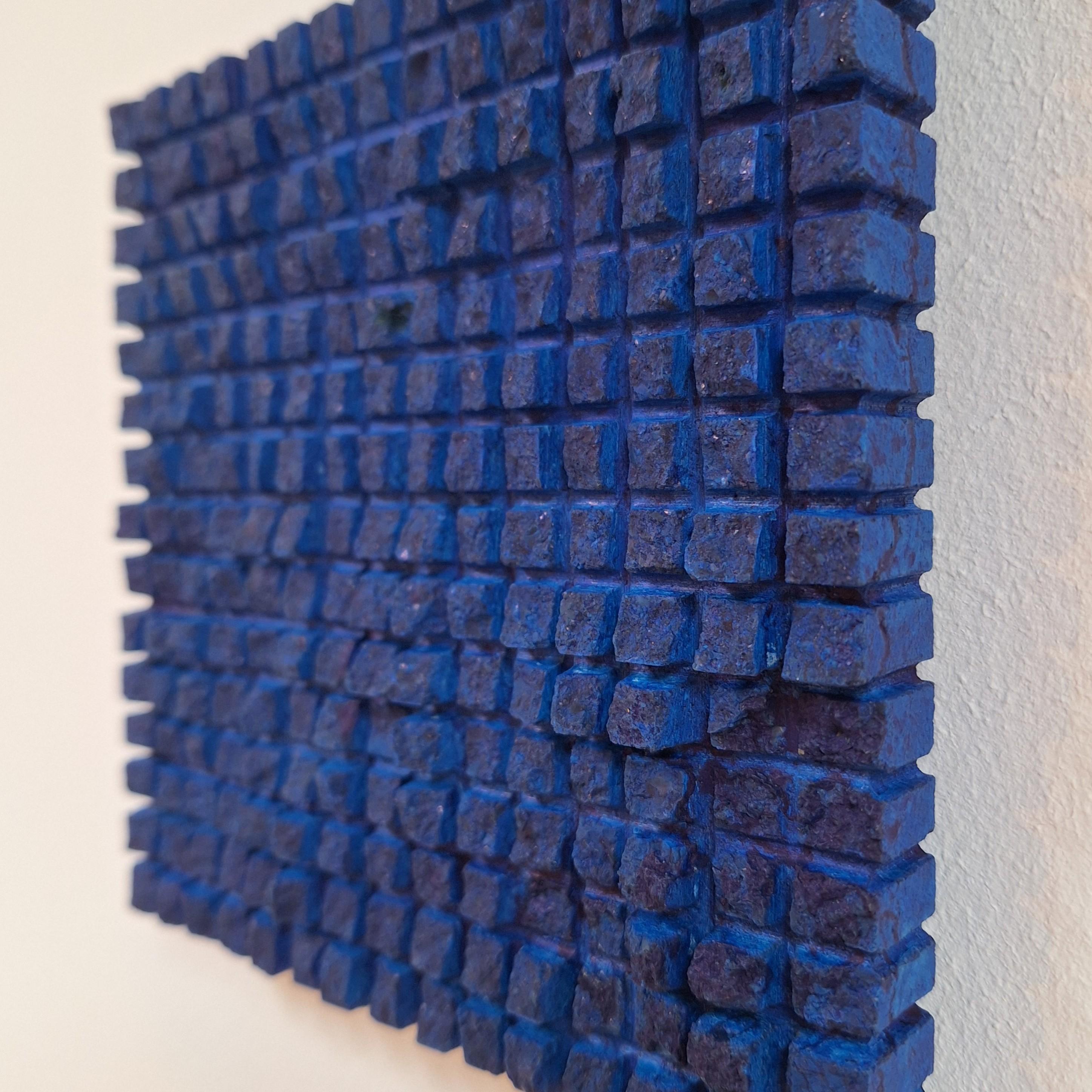 o.T. (BL15SQ) pequeña escultura mural contemporánea moderna en relieve azul - Sculpture Contemporáneo de Dieter Kränzlein