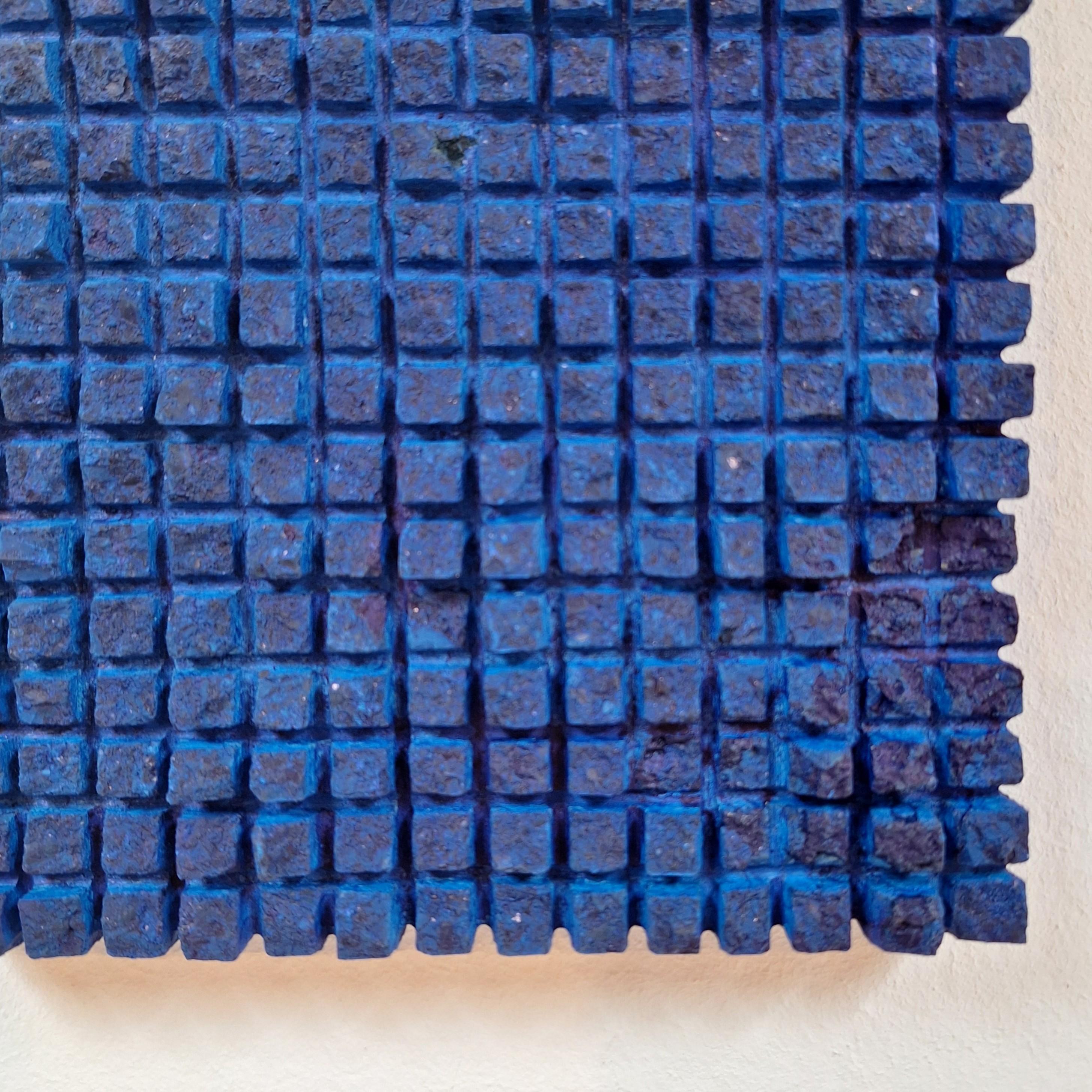 o.T. (BL15SQ) pequeña escultura mural contemporánea moderna en relieve azul en venta 2