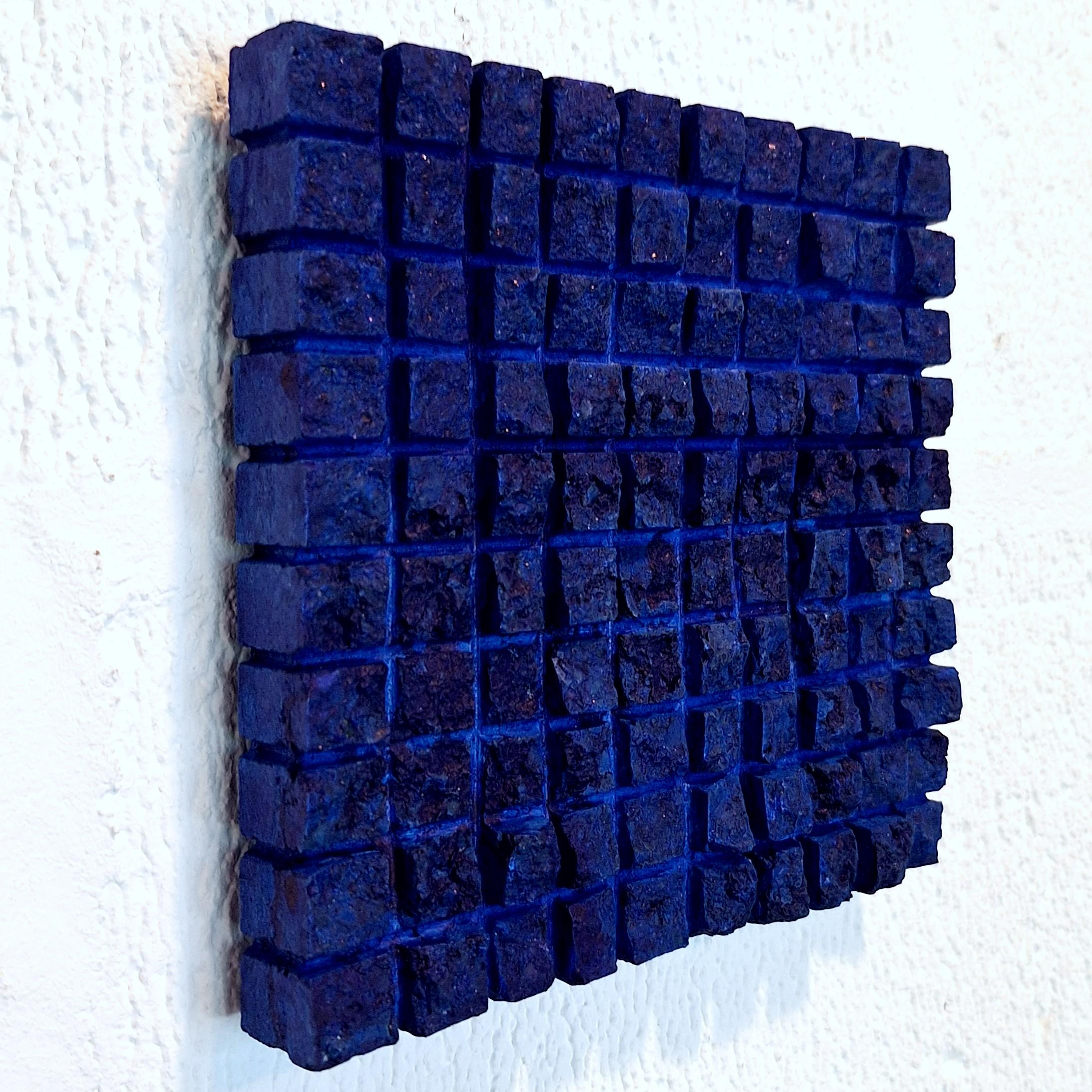AT&T. (BLF15SQ10) petite sculpture murale moderne contemporaine bleue peinture relief - Contemporain Sculpture par Dieter Kränzlein