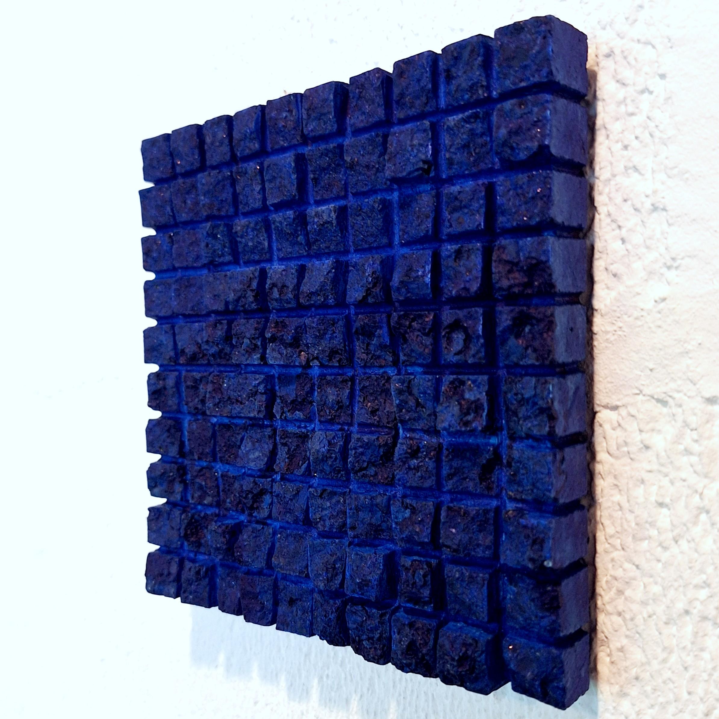 AT&T. (BLF15SQ10) petite sculpture murale moderne contemporaine bleue peinture relief - Bleu Abstract Sculpture par Dieter Kränzlein