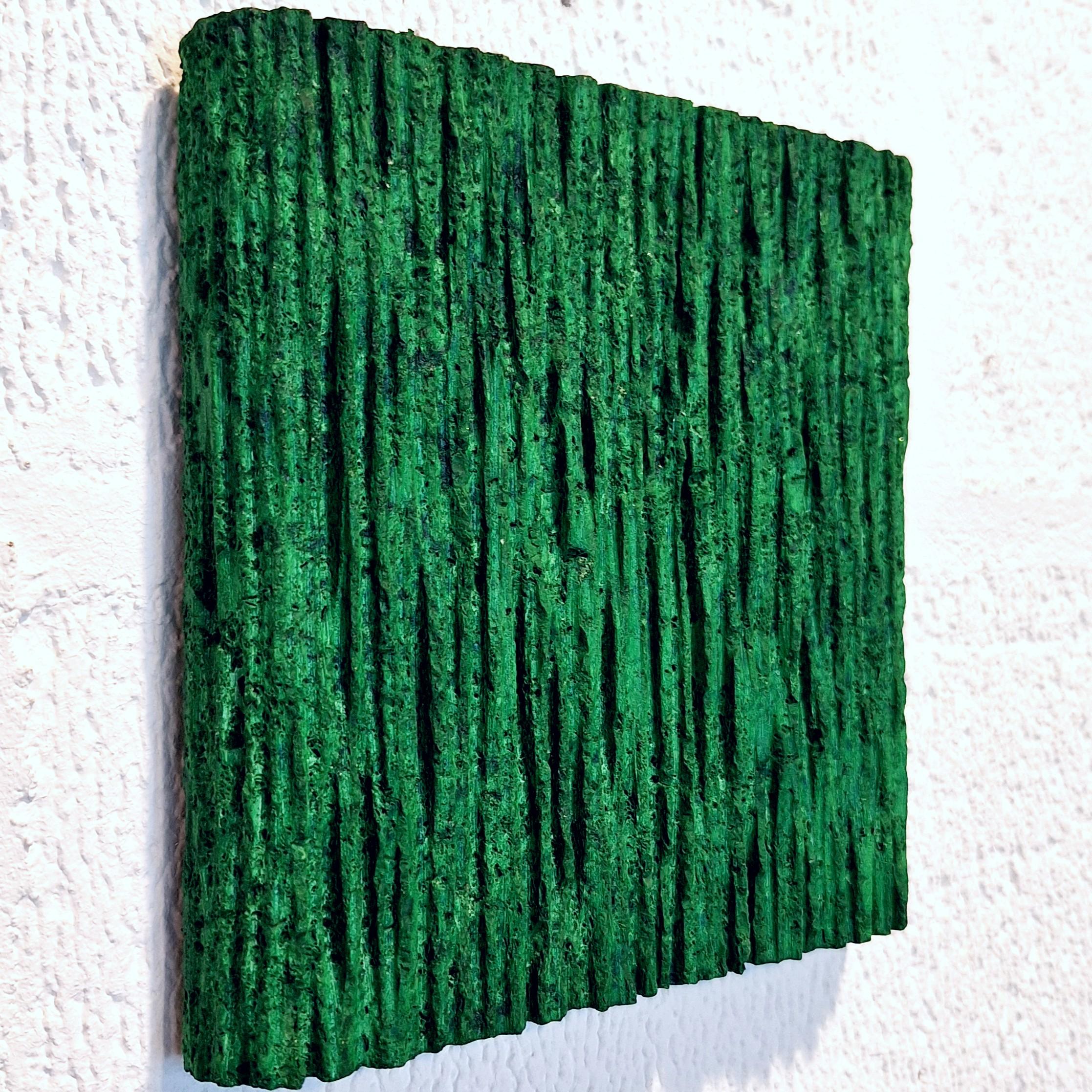 Greene & Greene (GRF15LV) piccola scultura da parete moderna e verde in rilievo - Sculpture Contemporaneo di Dieter Kränzlein