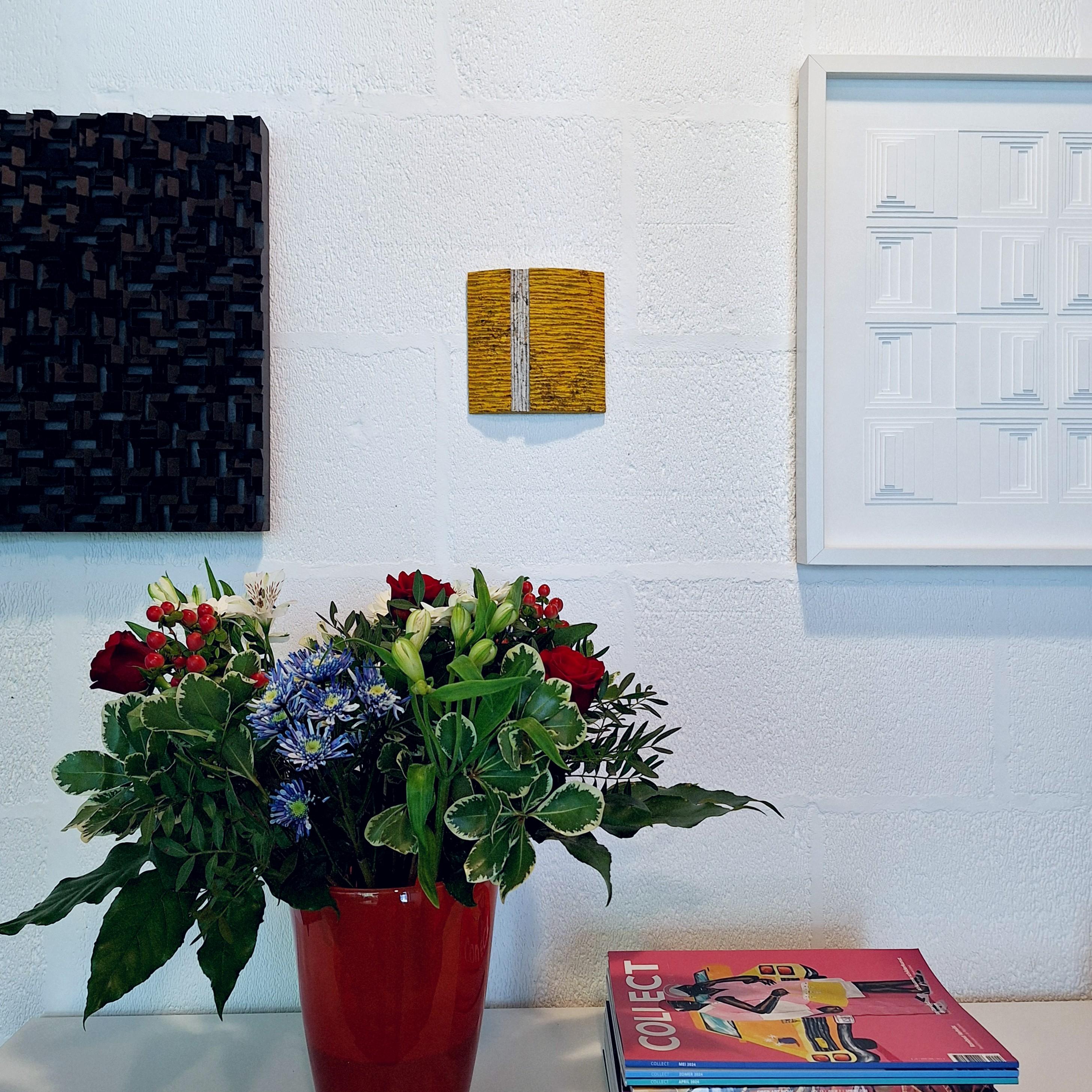 o.T. (YEN15LHV) small yellow contemporary modern wall sculpture painting relief - Painting by Dieter Kränzlein