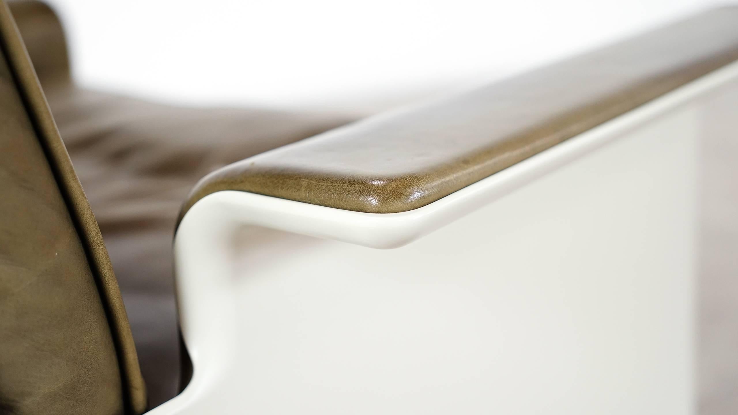 Dieter Rams:: Sessel und Ottomane RZ 62 von Vitsœ 620:: Olivgrünes Leder 8