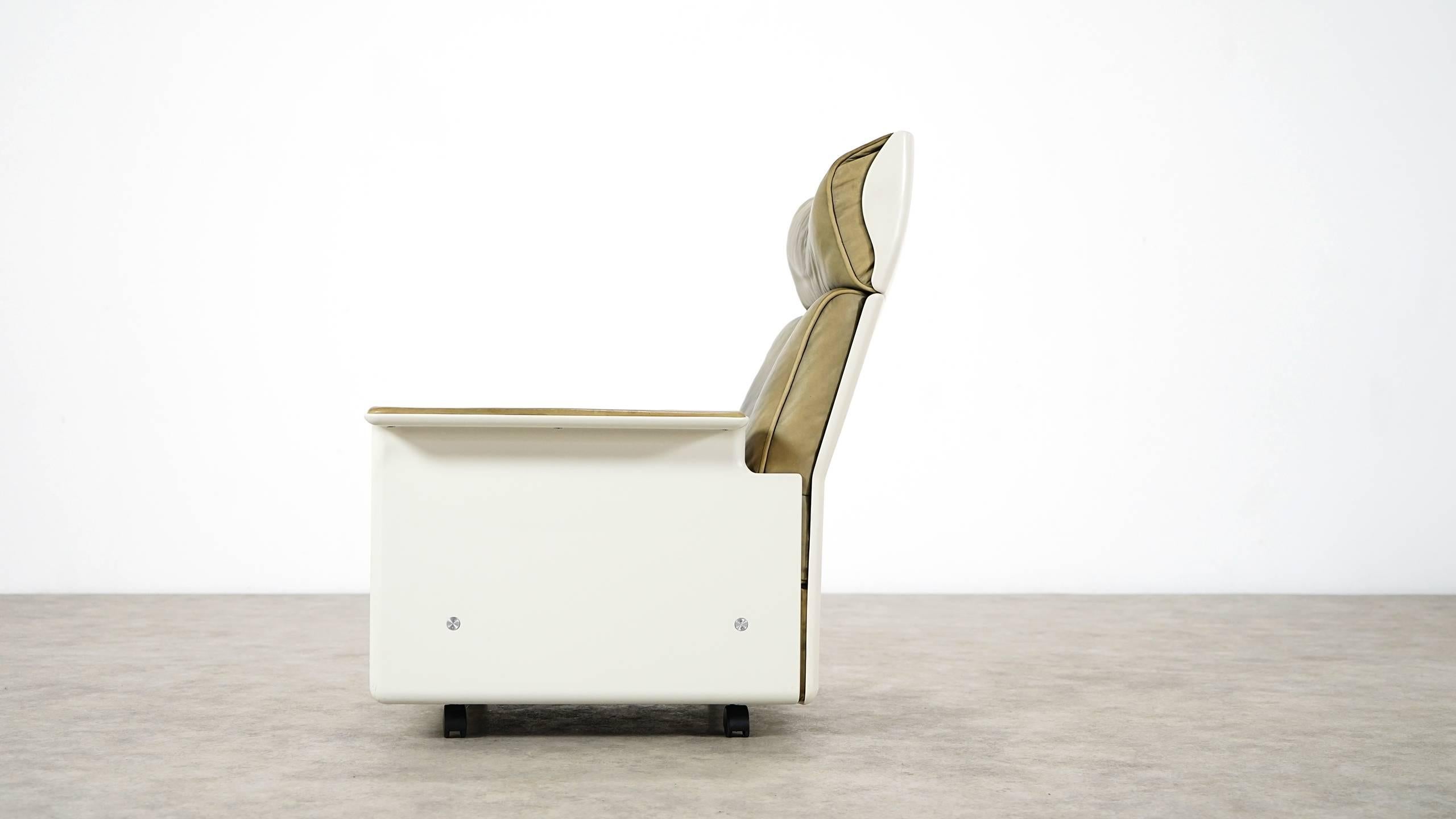 Dieter Rams:: Sessel und Ottomane RZ 62 von Vitsœ 620:: Olivgrünes Leder 11